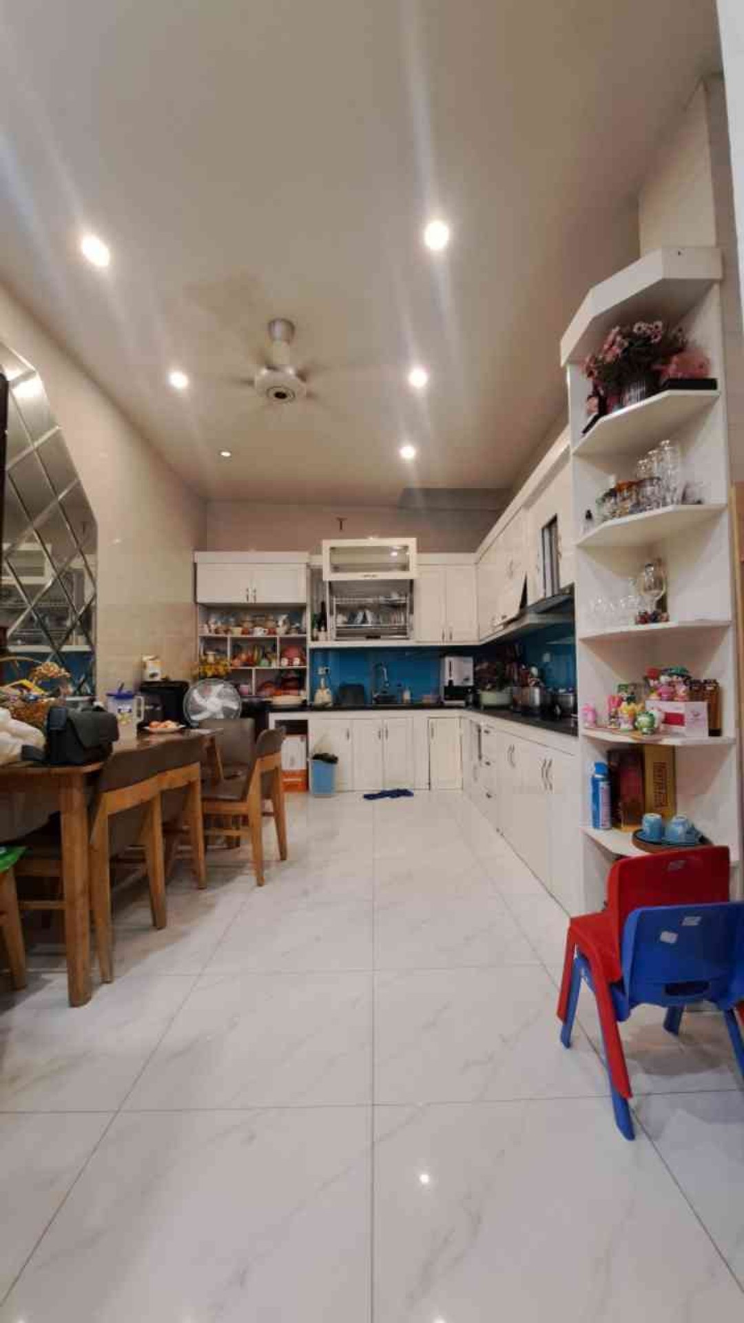 Bán nhà Đông Thiên - diện tích 48m2 4 tầng - Nhà đẹp, vị trí trung tâm - giá 18 tỷ