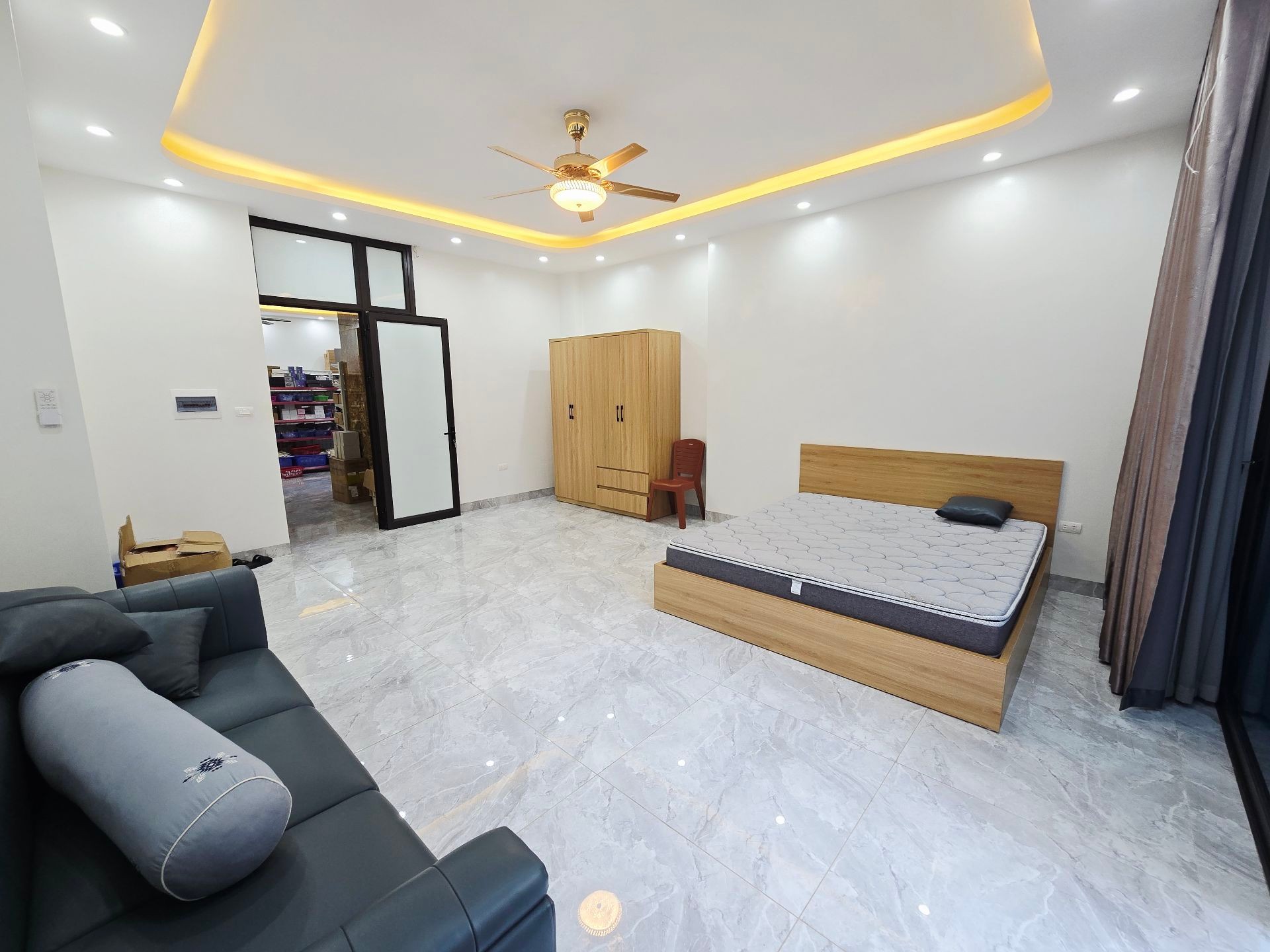 Bán nhà Nguyễn Khang - diện tích 96.1m2 6 tầng - Ô TÔ - giá 29,9 tỷ