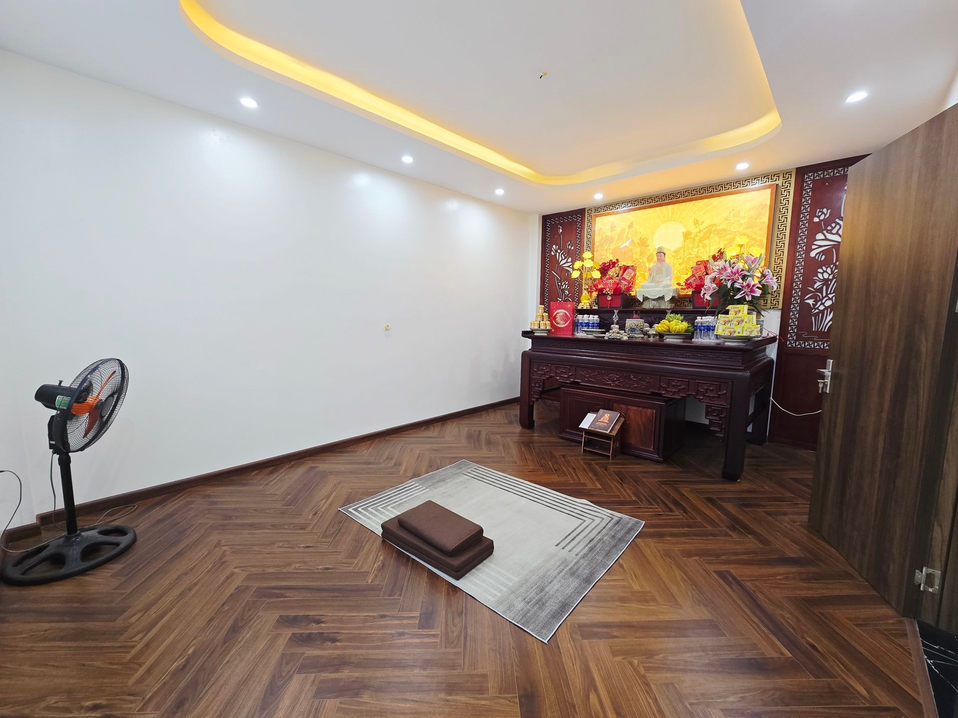 Bán nhà Nguyễn Khang - diện tích 96.1m2 6 tầng - Ô TÔ - giá 29,9 tỷ