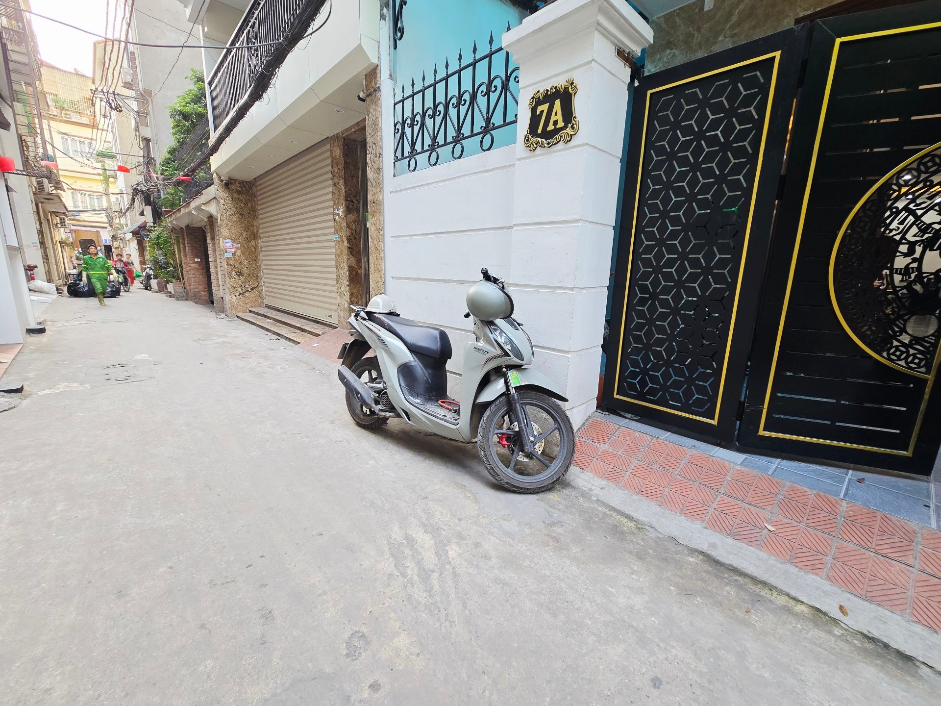 Bán nhà Nguyễn Khang - diện tích 96.1m2 6 tầng - Ô TÔ - giá 29,9 tỷ