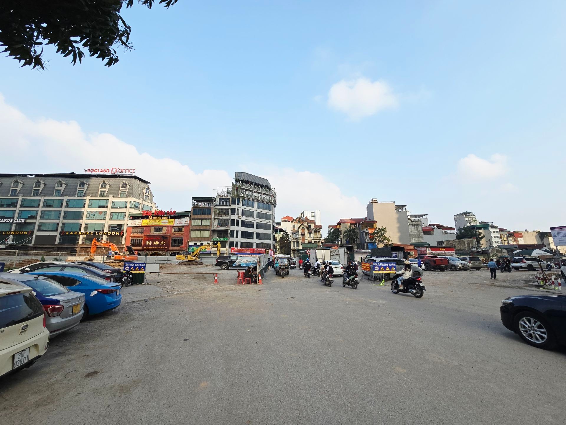 Bán nhà Nguyễn Khang - diện tích 96.1m2 6 tầng - Ô TÔ - giá 29,9 tỷ