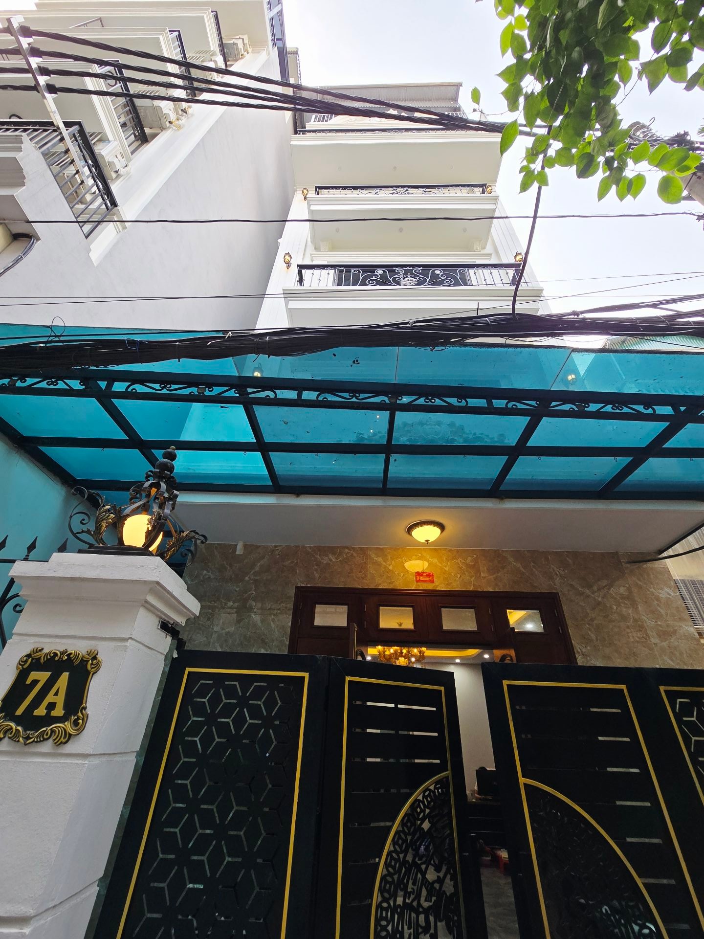 Bán nhà Nguyễn Khang - diện tích 96.1m2 6 tầng - Ô TÔ - giá 29,9 tỷ