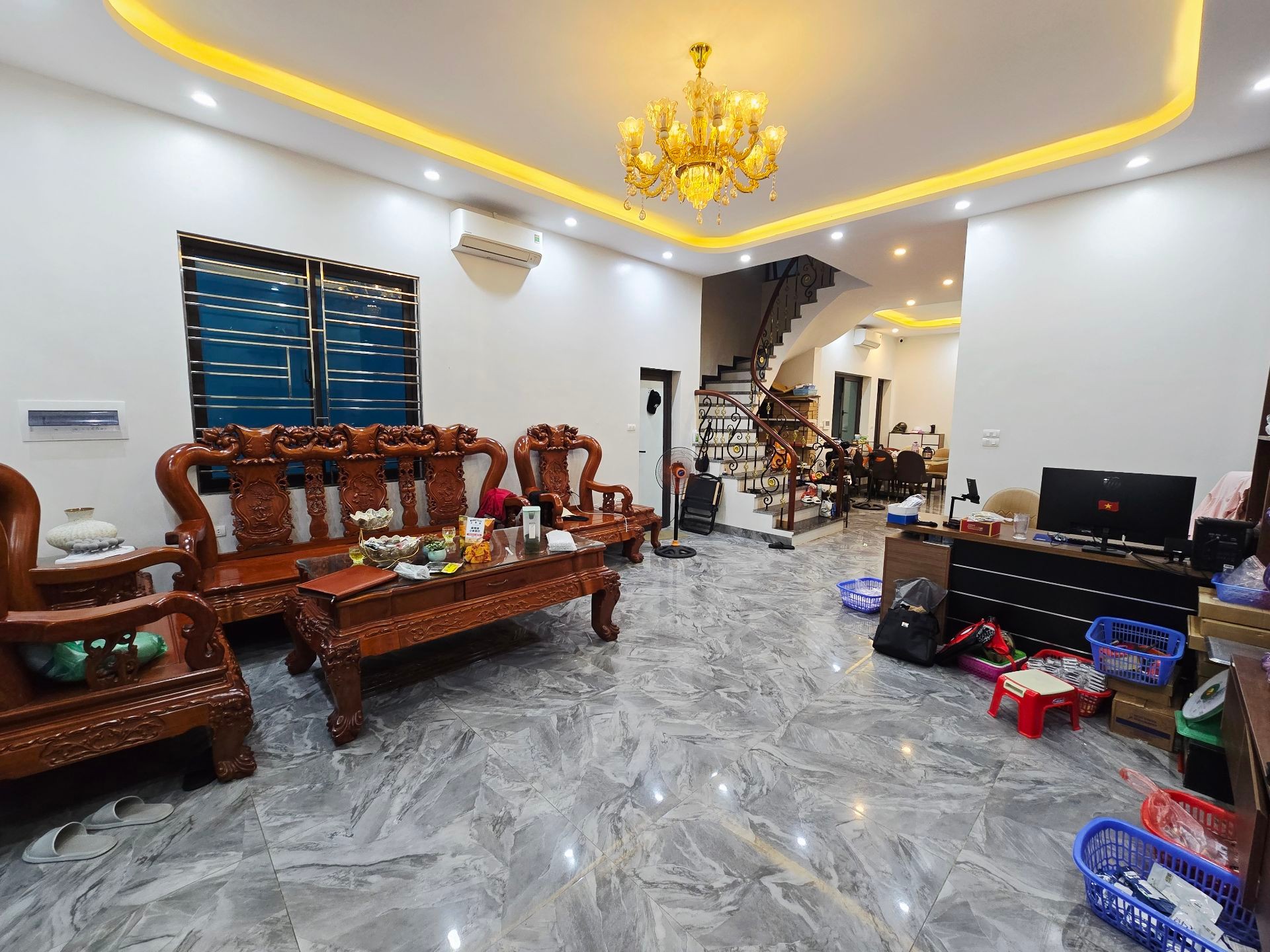 Bán nhà Nguyễn Khang - diện tích 96.1m2 6 tầng - Ô TÔ - giá 29,9 tỷ