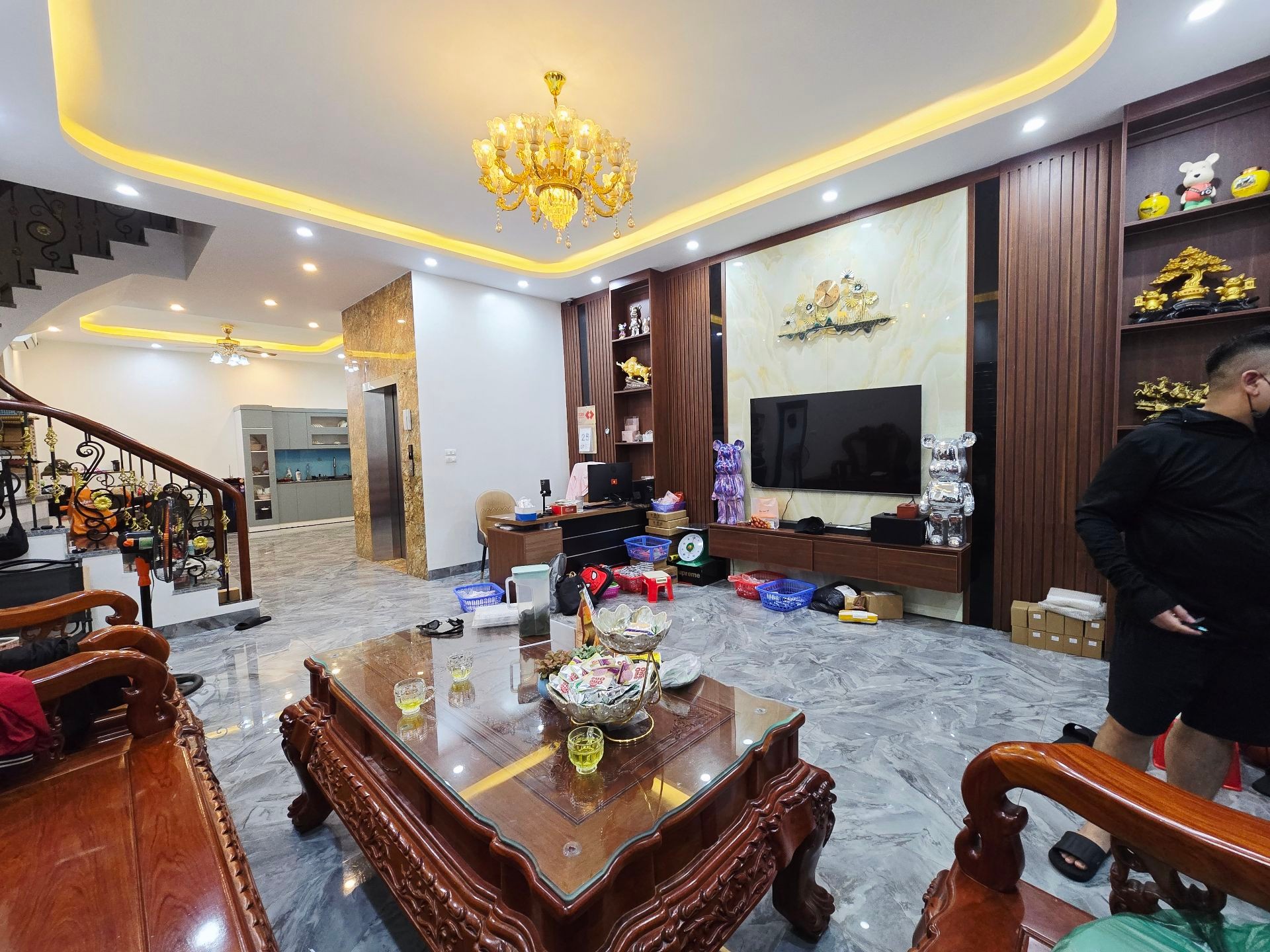 Bán nhà Nguyễn Khang - diện tích 96.1m2 6 tầng - Ô TÔ - giá 29,9 tỷ