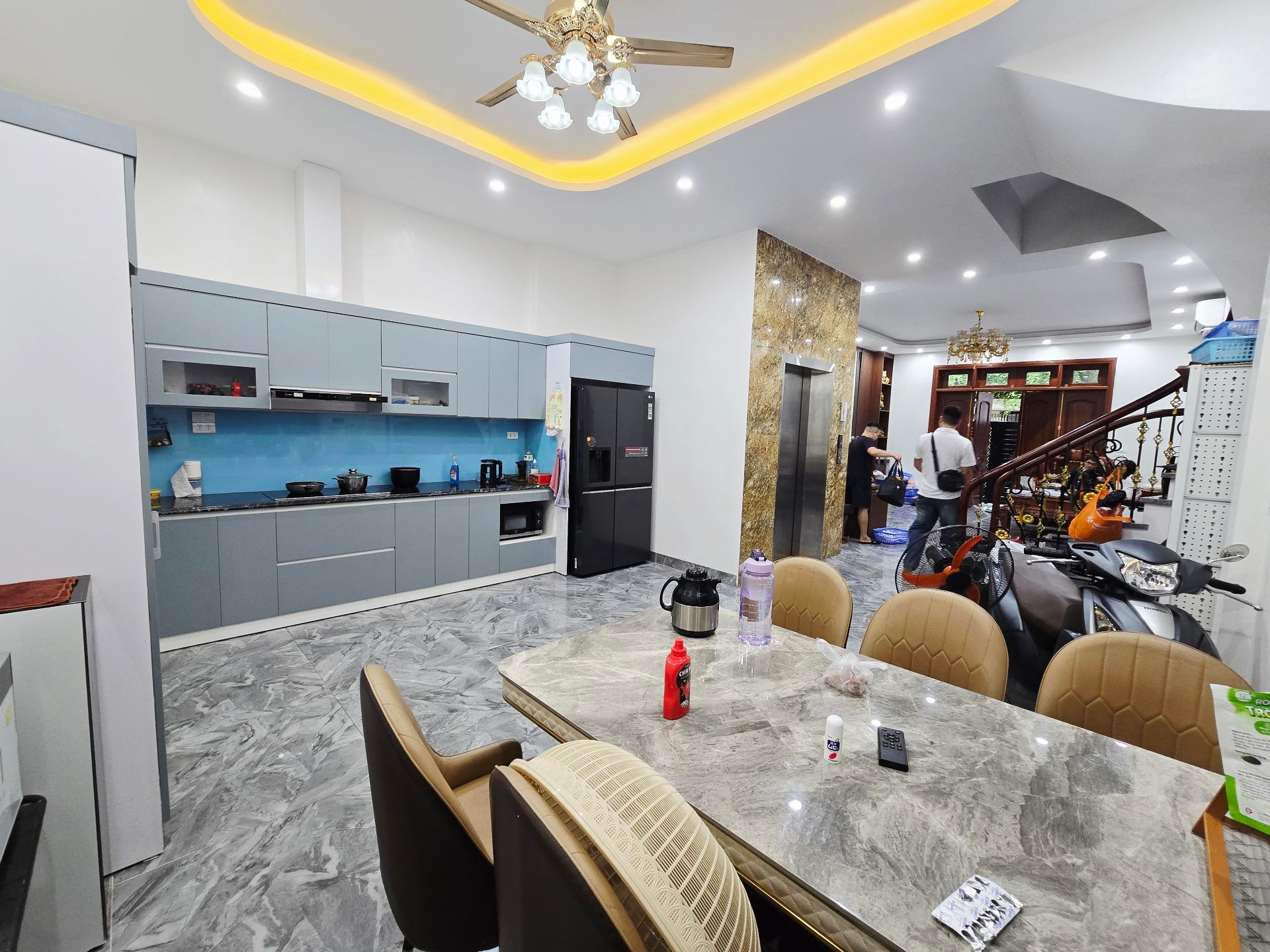 Bán nhà Nguyễn Khang - diện tích 96.1m2 6 tầng - Ô TÔ - giá 29,9 tỷ