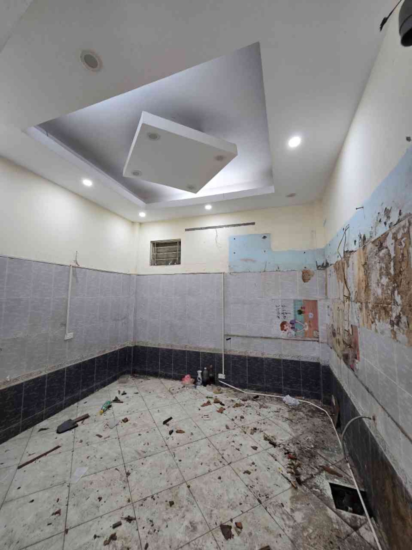 Bán nhà Nguyễn Khoái - diện tích 35m2 4 tầng - View hồ, ô tô đỗ cách nhà 10m - giá 6,3 tỷ