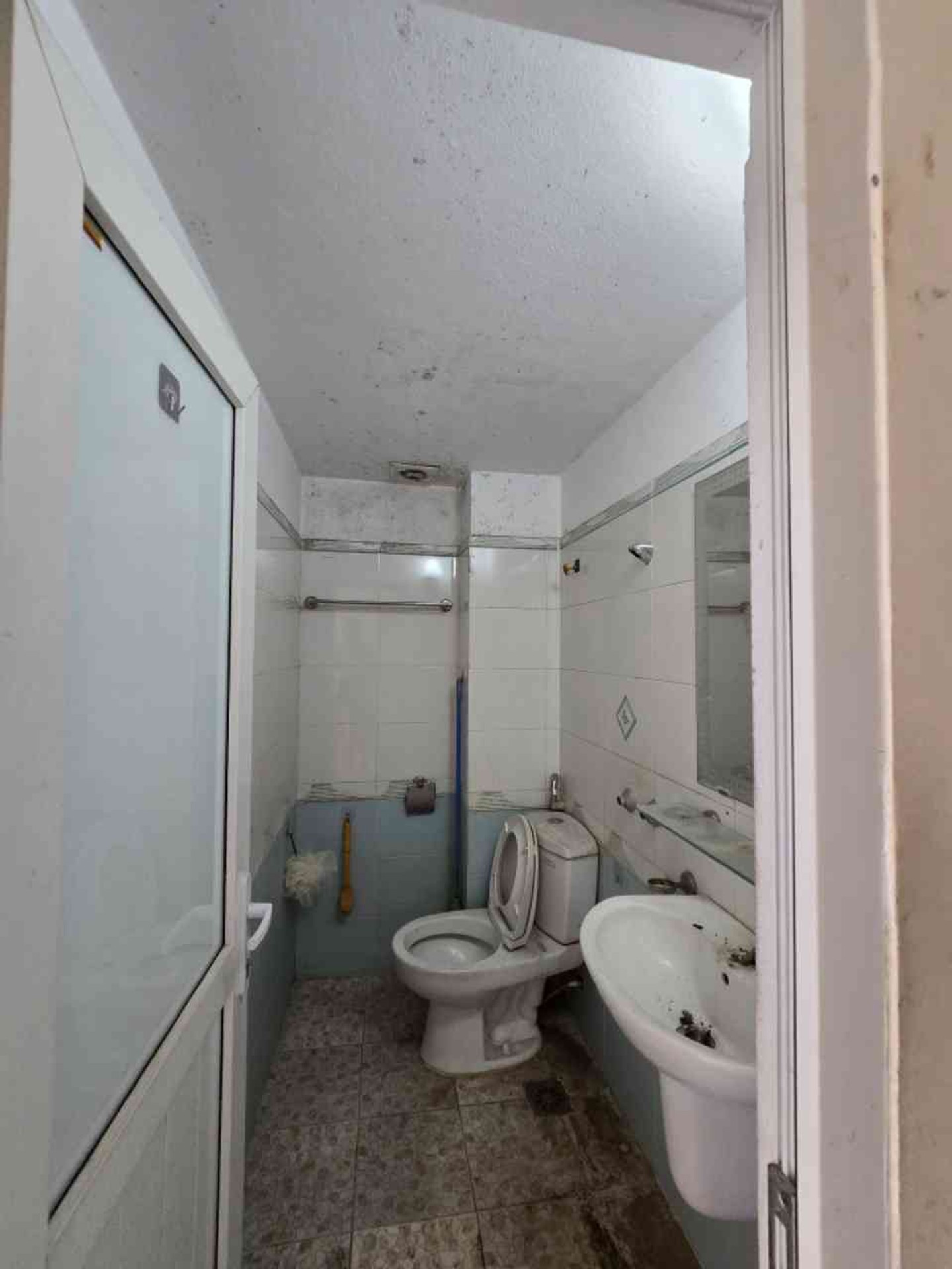 Bán nhà Nguyễn Khoái - diện tích 35m2 4 tầng - View hồ, ô tô đỗ cách nhà 10m - giá 6,3 tỷ