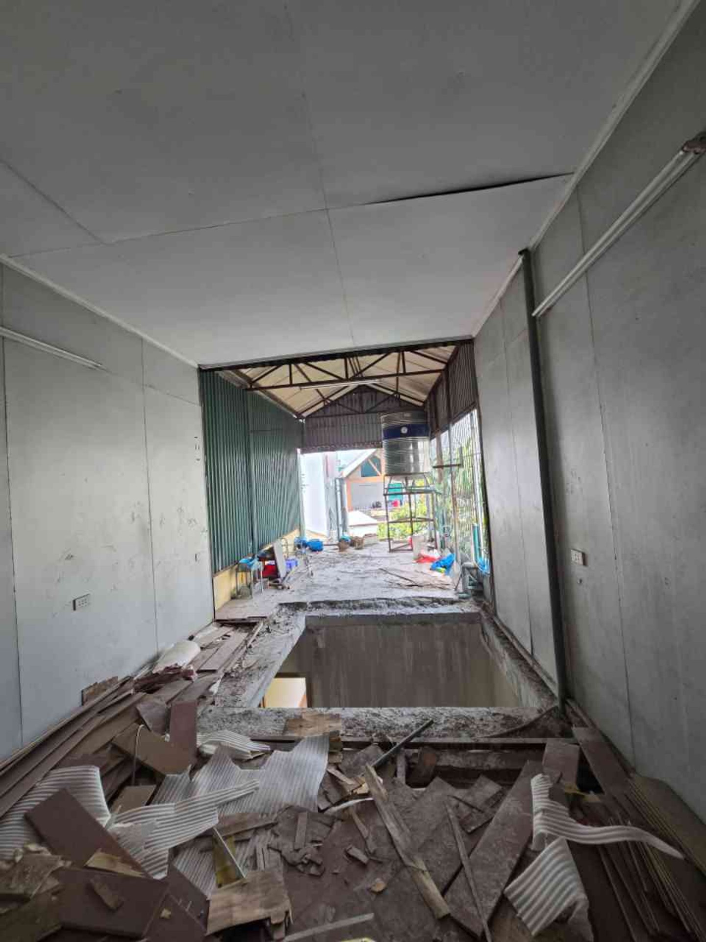 Bán nhà Nguyễn Khoái - diện tích 35m2 4 tầng - View hồ, ô tô đỗ cách nhà 10m - giá 6,3 tỷ