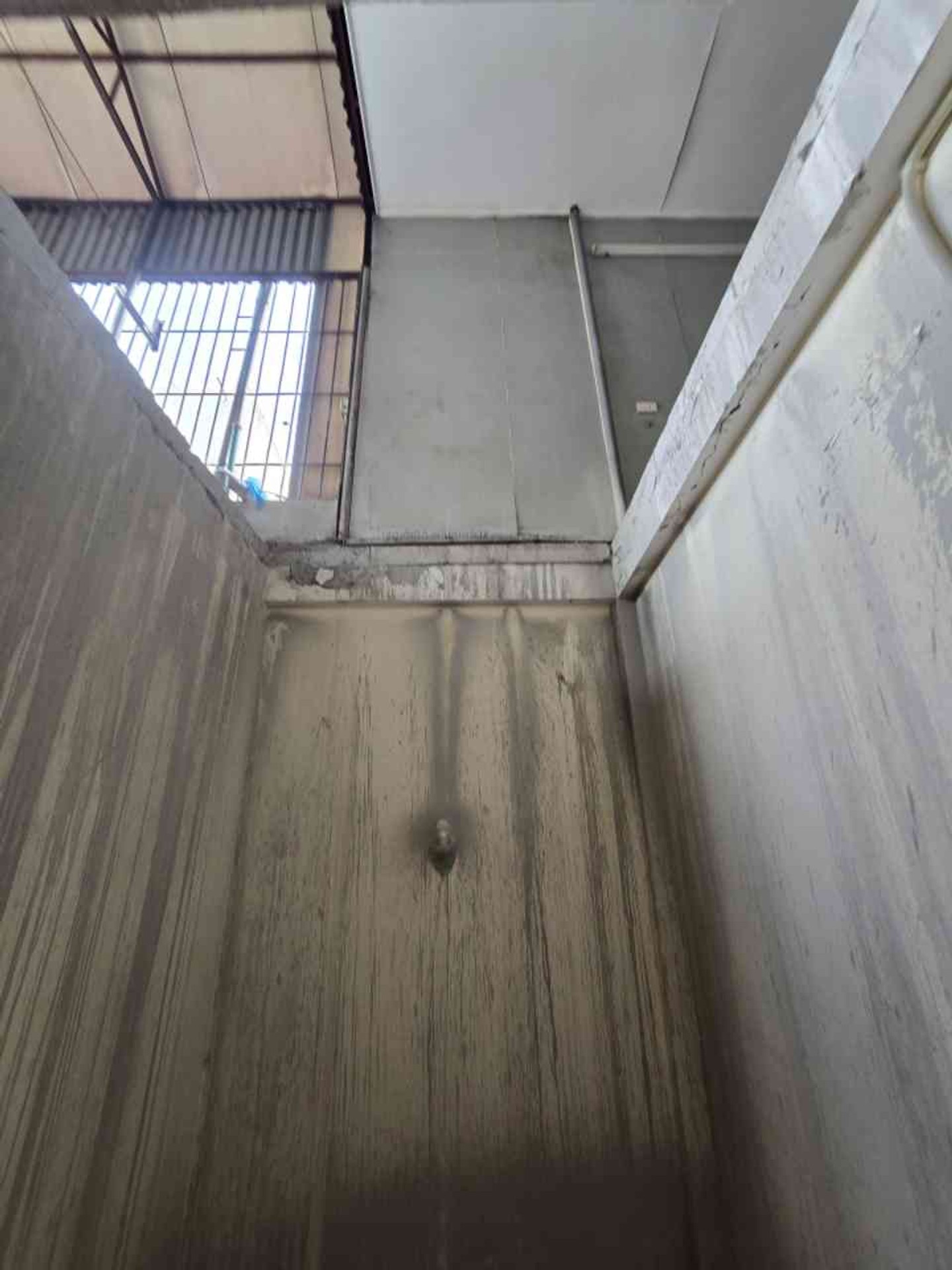 Bán nhà Nguyễn Khoái - diện tích 35m2 4 tầng - View hồ, ô tô đỗ cách nhà 10m - giá 6,3 tỷ