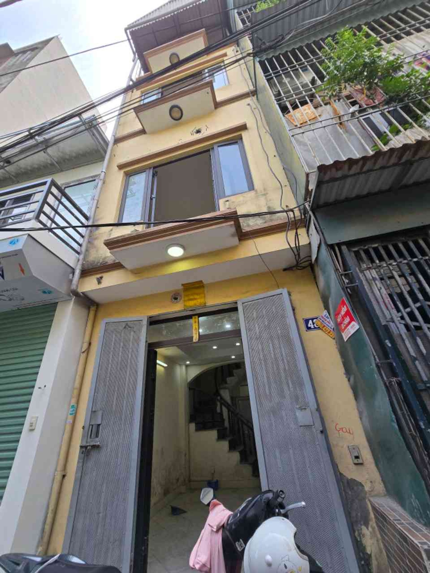 Bán nhà Nguyễn Khoái - diện tích 35m2 4 tầng - View hồ, ô tô đỗ cách nhà 10m - giá 6,3 tỷ