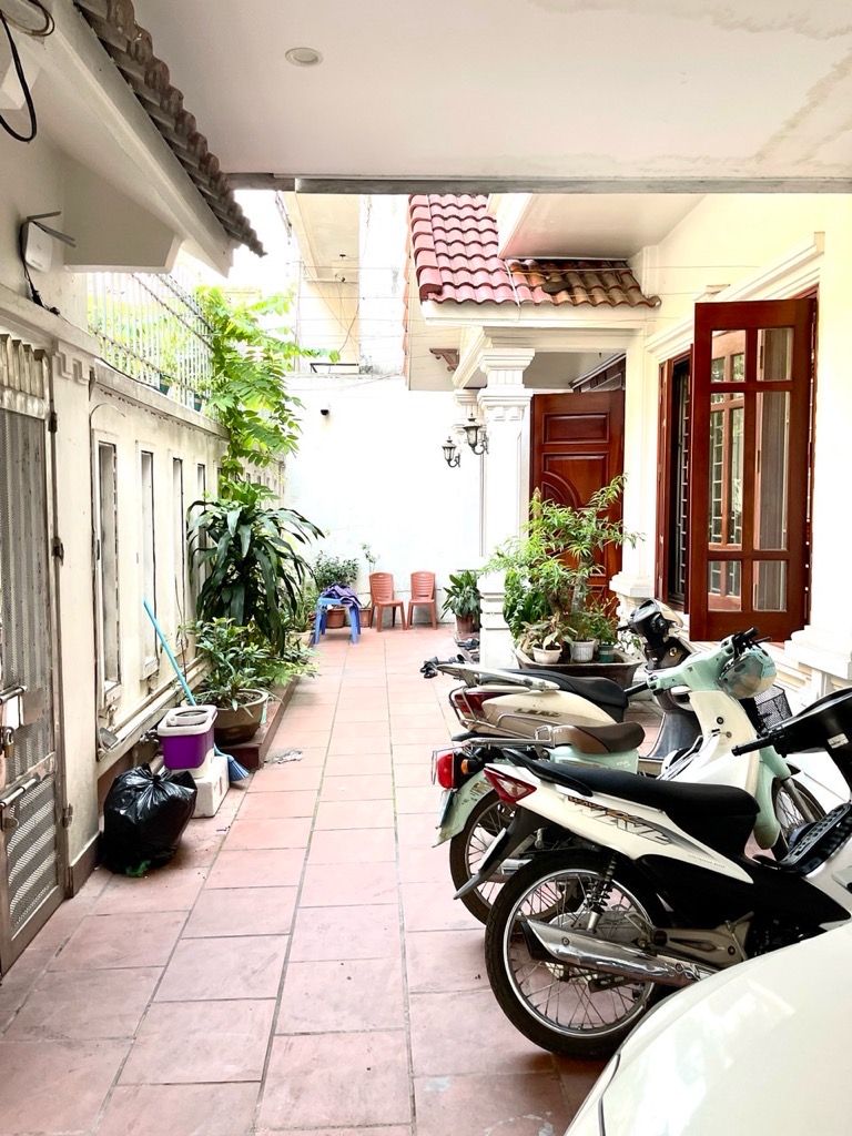 Bán nhà Tam Trinh - diện tích 140.8m2 3 tầng - Nhà đẹp nội thất đồ gỗ nhập khẩu - giá 50 tỷ