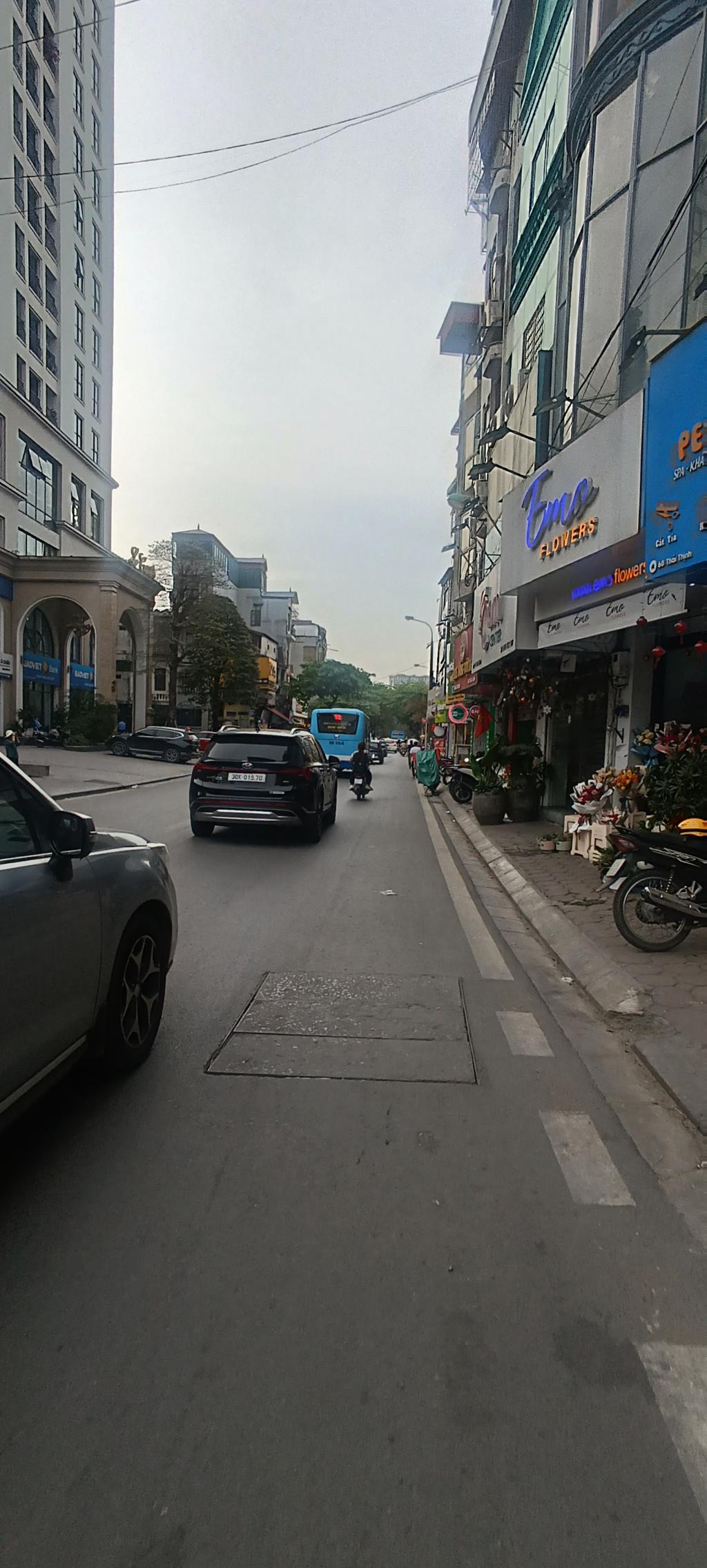 Bán nhà Thái Thịnh - diện tích 83.8m2 4 tầng - Mặt phố hiếm nhà bán - giá 31 tỷ