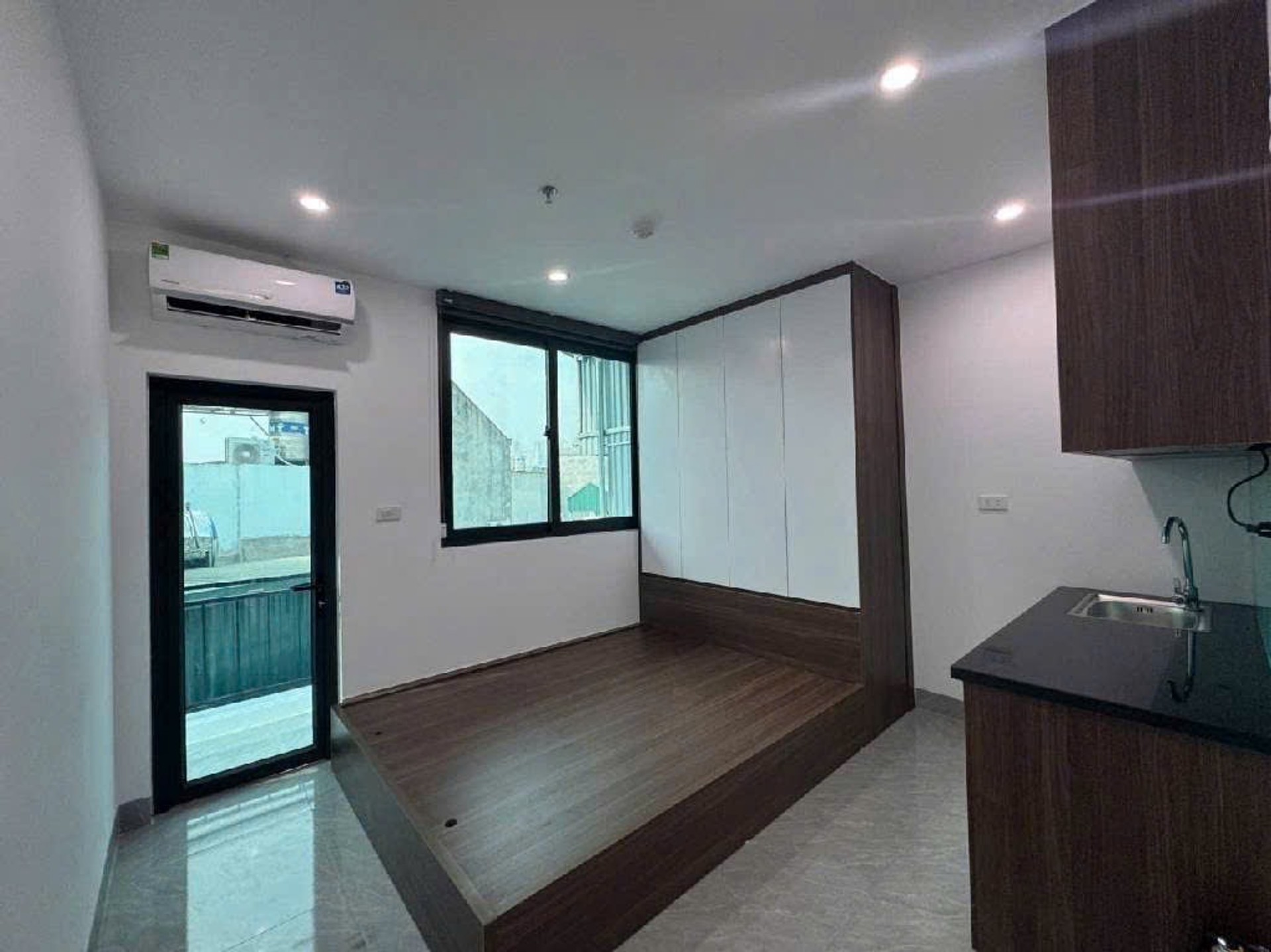 Bán nhà Định Công Thượng - diện tích 40m2 4 tầng - Nhà dòng tiền - giá 10 tỷ