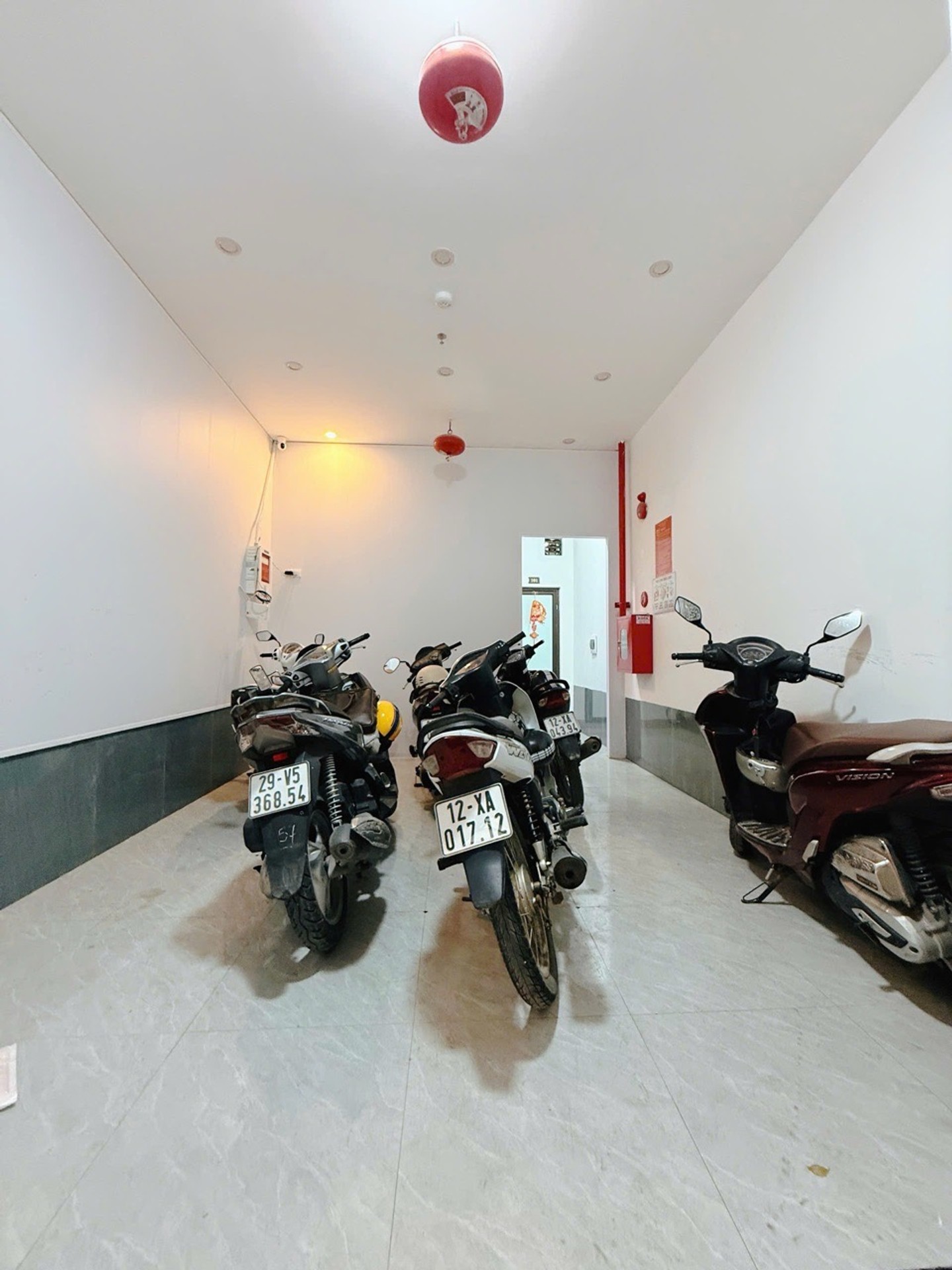 Bán nhà Định Công Thượng - diện tích 40m2 4 tầng - Nhà dòng tiền - giá 10 tỷ