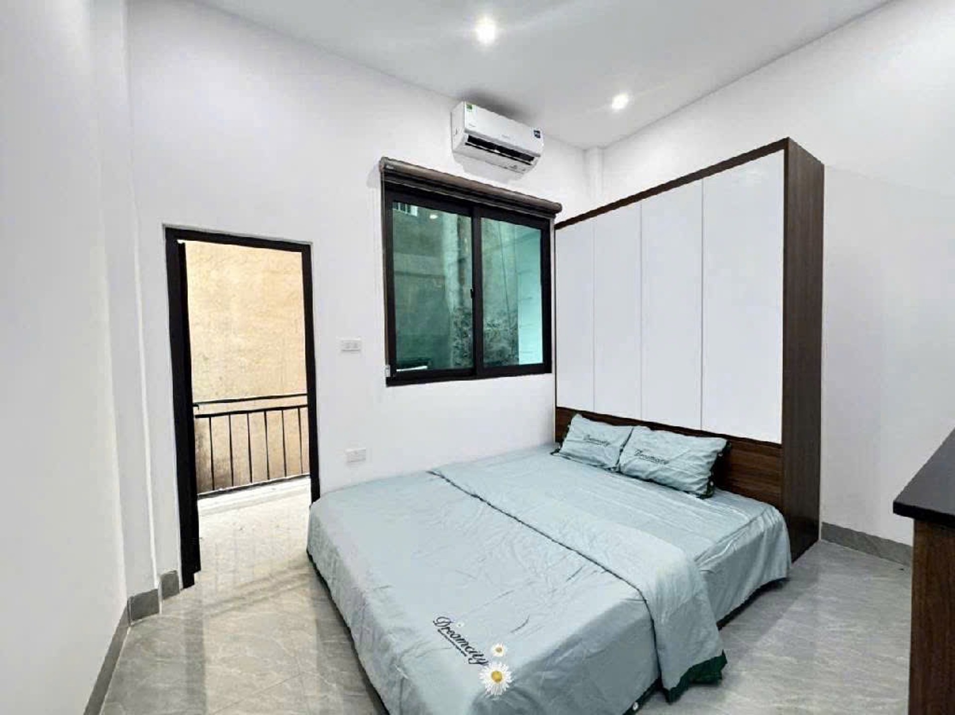 Bán nhà Định Công Thượng - diện tích 40m2 4 tầng - Nhà dòng tiền - giá 10 tỷ