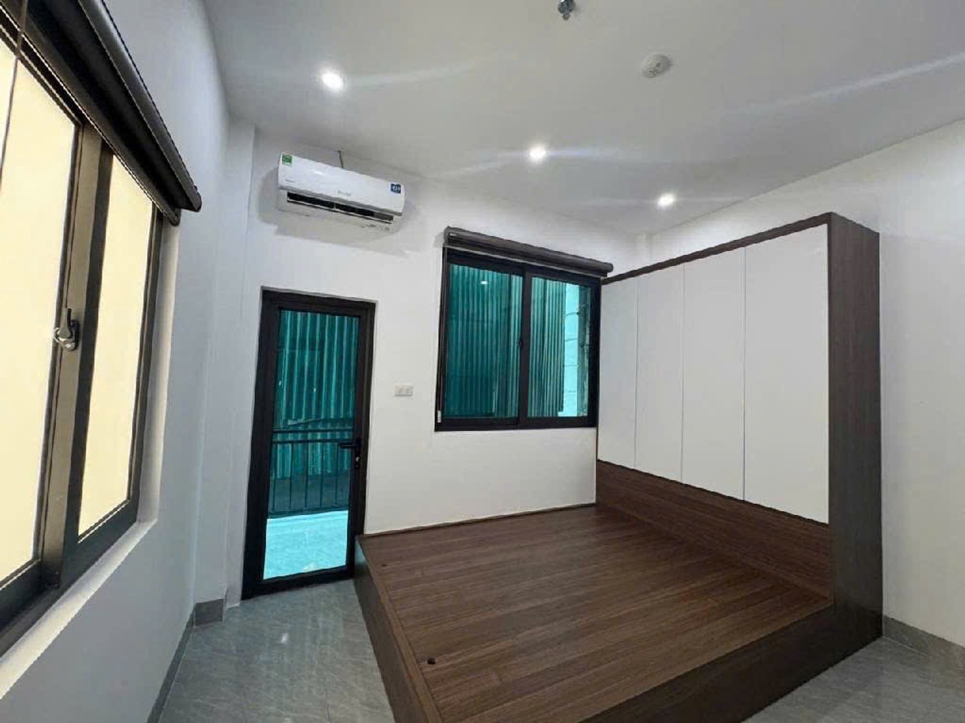 Bán nhà Định Công Thượng - diện tích 40m2 4 tầng - Nhà dòng tiền - giá 10 tỷ