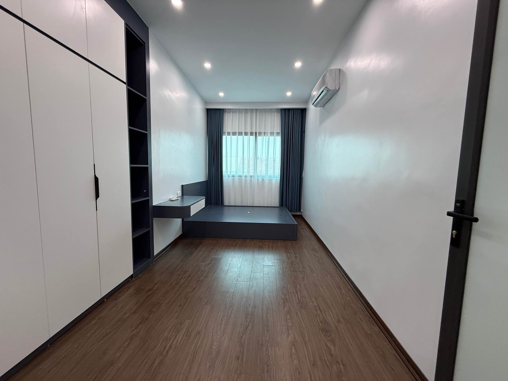 Bán nhà Tập thể Dệt Phố 8/3 - diện tích 95m2 2 tầng - Gần trường mầm non, chợ - giá 3,78 tỷ