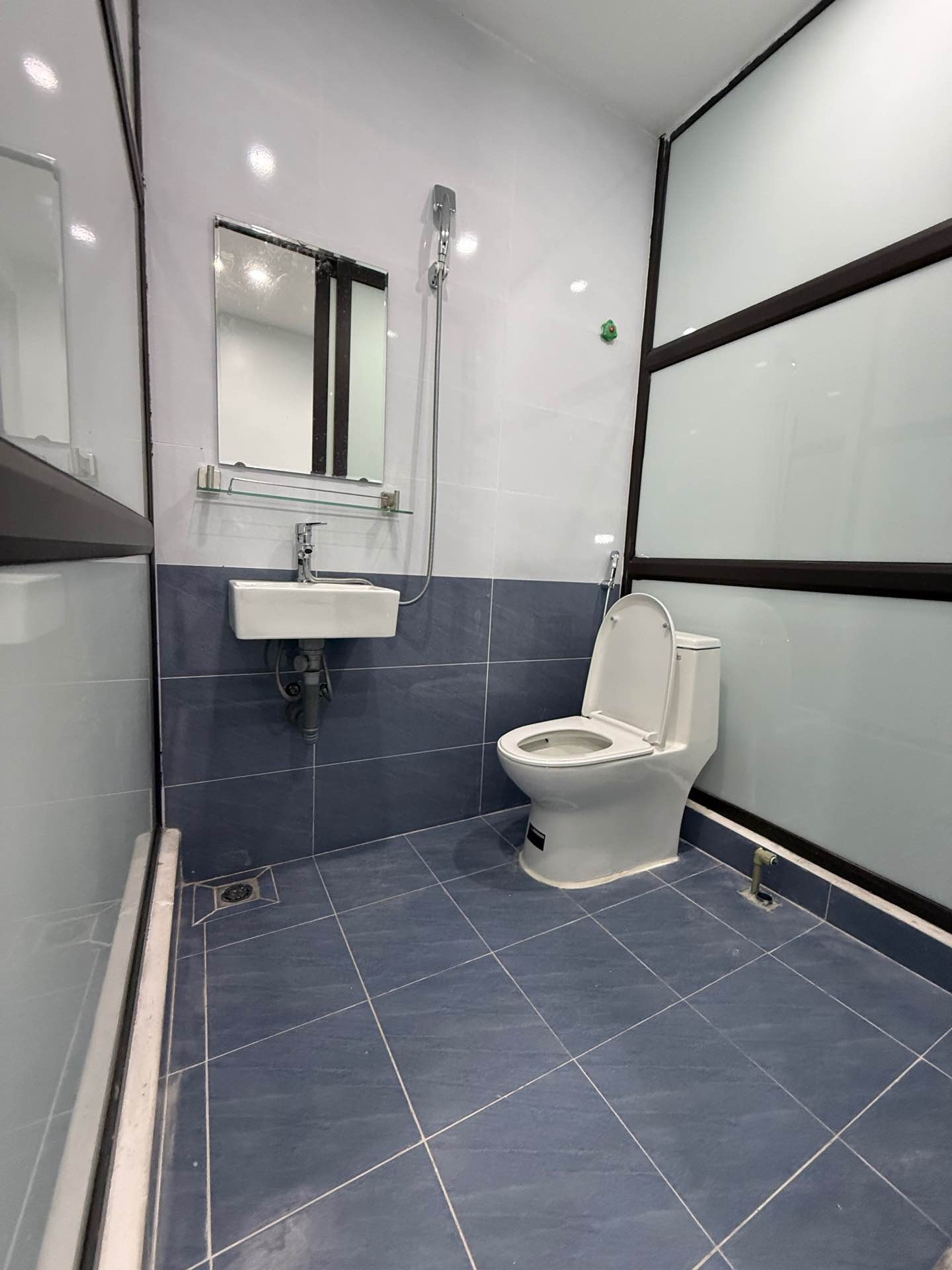 Bán nhà Tập thể Dệt Phố 8/3 - diện tích 95m2 2 tầng - Gần trường mầm non, chợ - giá 3,78 tỷ