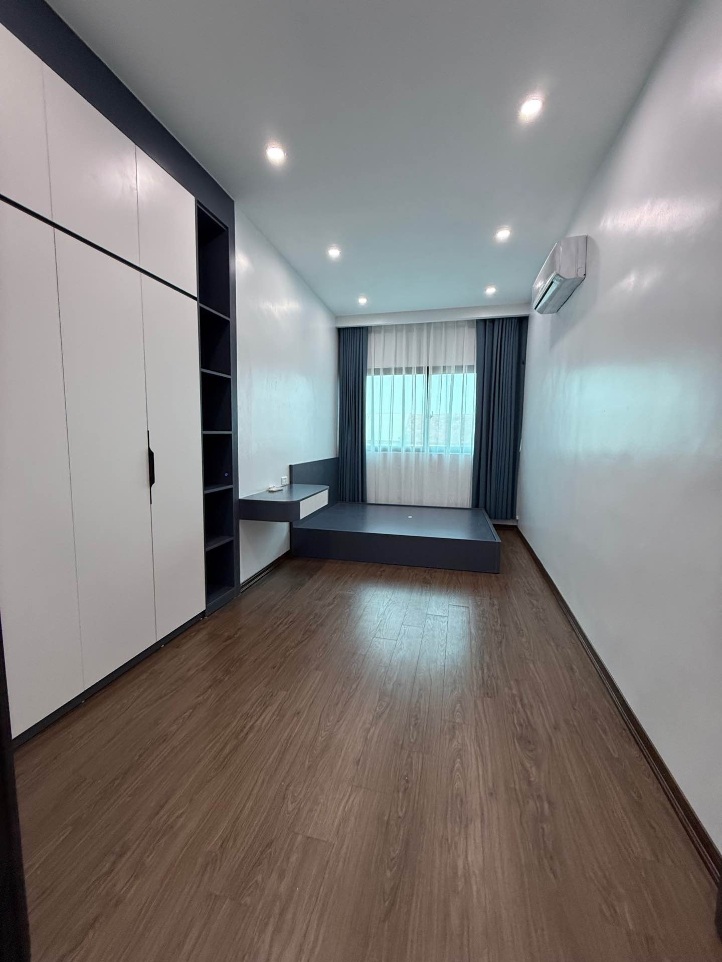 Bán nhà Tập thể Dệt Phố 8/3 - diện tích 95m2 2 tầng - Gần trường mầm non, chợ - giá 3,78 tỷ