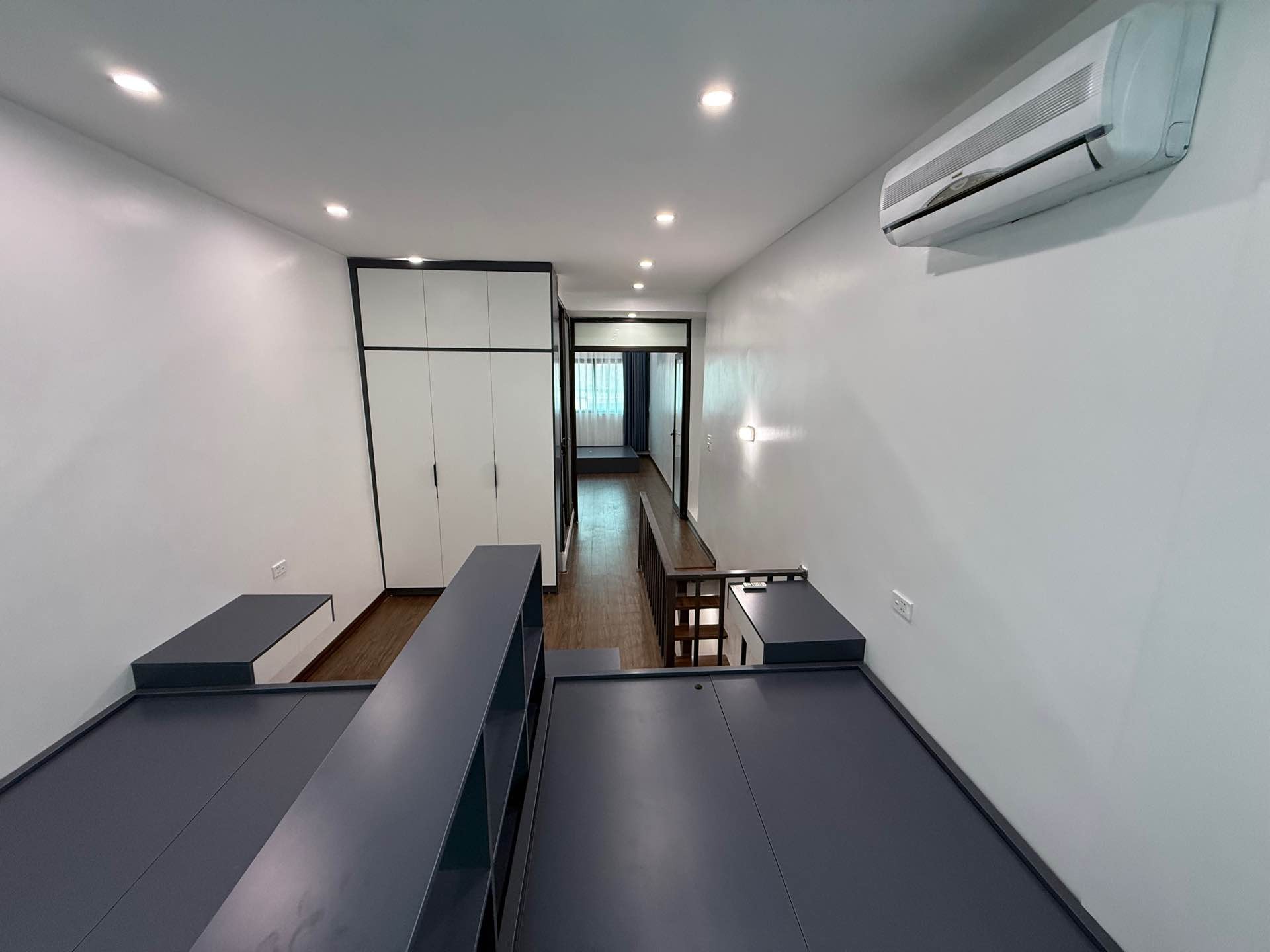 Bán nhà Tập thể Dệt Phố 8/3 - diện tích 95m2 2 tầng - Gần trường mầm non, chợ - giá 3,78 tỷ