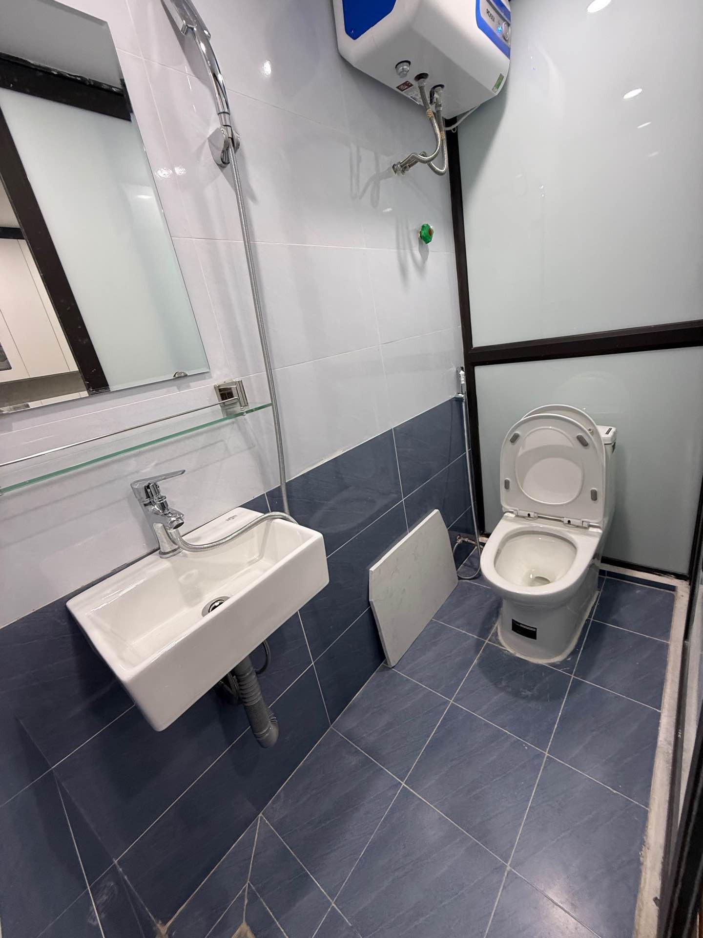 Bán nhà Tập thể Dệt Phố 8/3 - diện tích 95m2 2 tầng - Gần trường mầm non, chợ - giá 3,78 tỷ