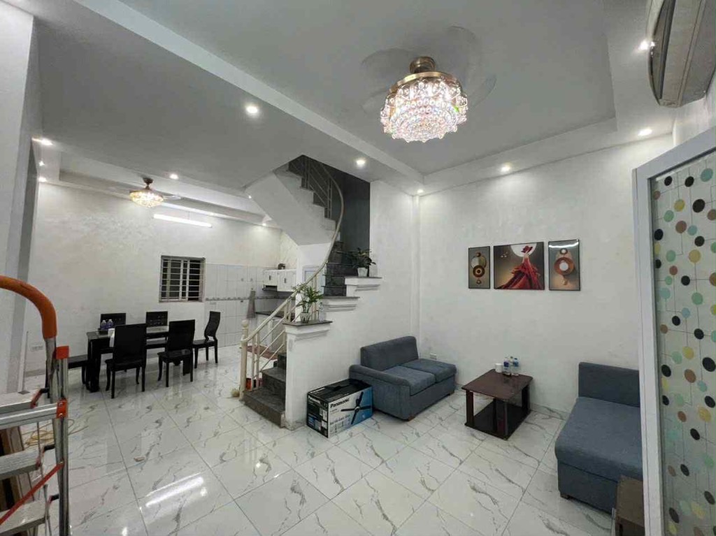 Bán nhà Bạch Mai - diện tích 41m2 3 tầng - Ô TÔ SÁT NHÀ - giá 9,5 tỷ