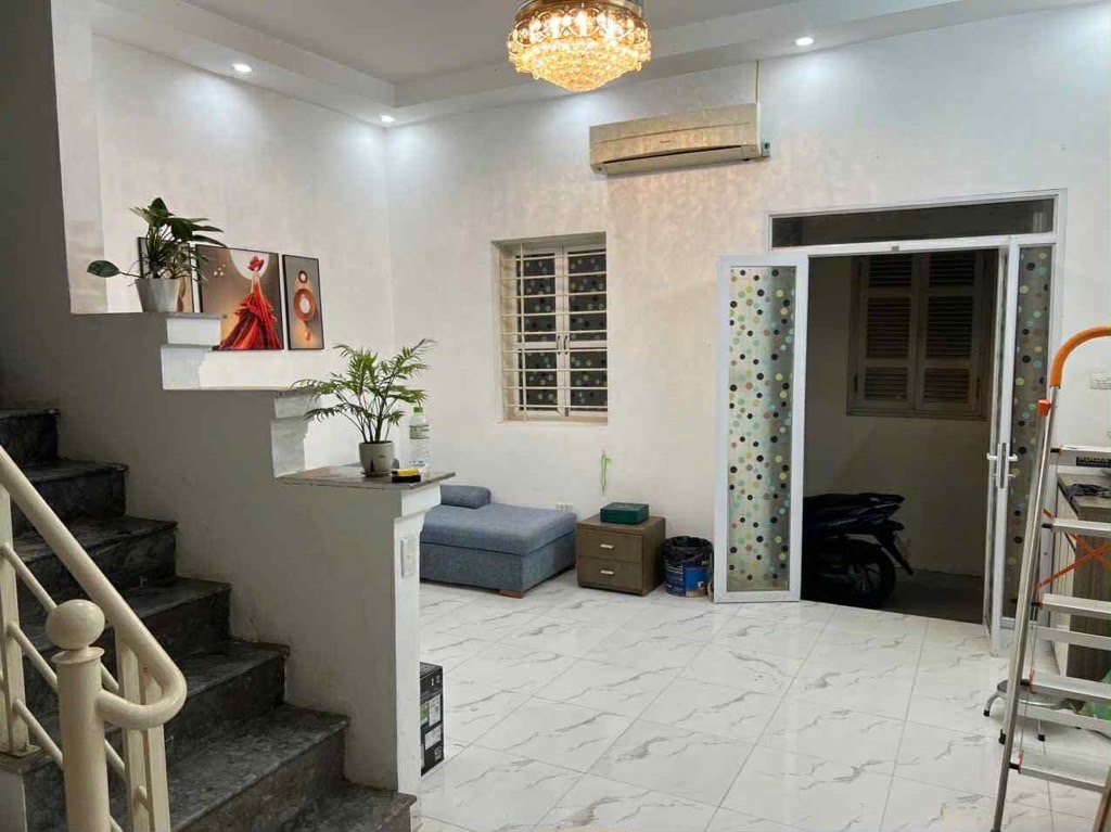 Bán nhà Bạch Mai - diện tích 41m2 3 tầng - Ô TÔ SÁT NHÀ - giá 9,5 tỷ