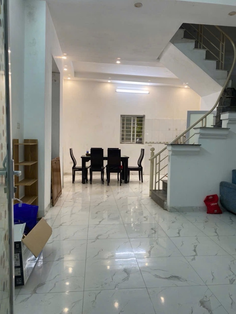 Bán nhà Bạch Mai - diện tích 41m2 3 tầng - Ô TÔ SÁT NHÀ - giá 9,5 tỷ
