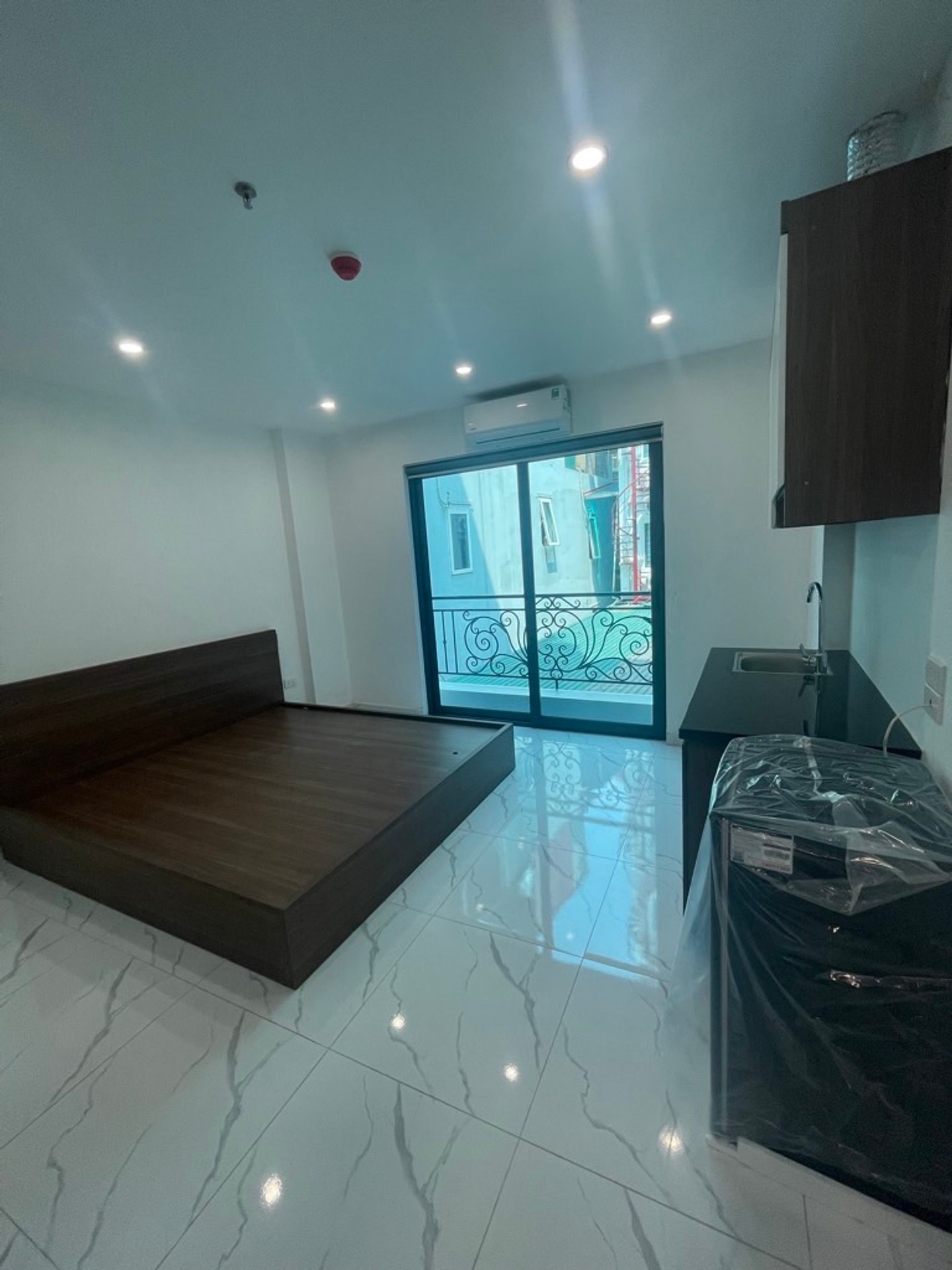 Bán nhà Lĩnh Nam - diện tích 50m2 6 tầng - Nhà mới, cho thuê 50tr/tháng - giá 12,5 tỷ