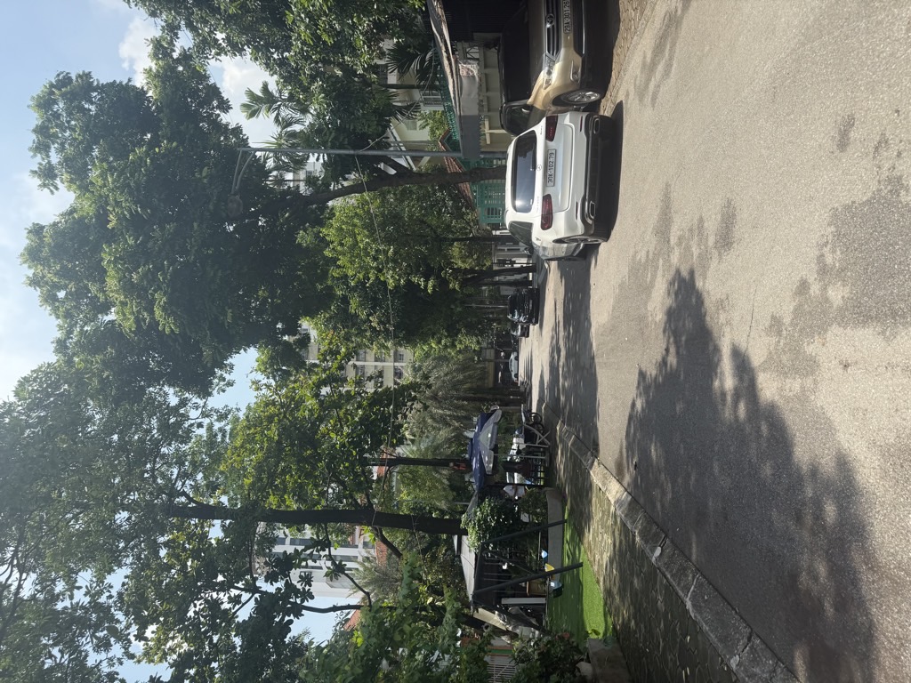 Bán nhà Bán đảo Linh Đàm - diện tích 250m2 4 tầng - Biệt thự siêu VIP - giá 73 tỷ