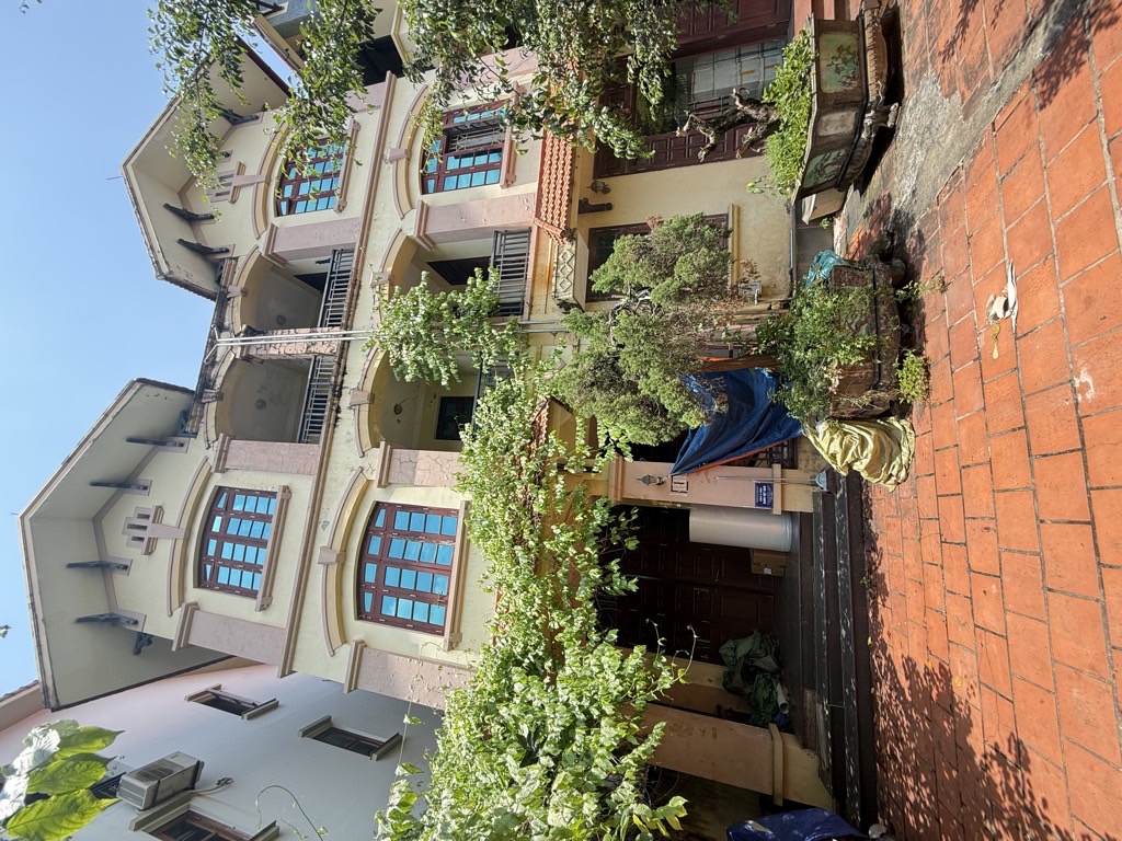 Bán nhà Bán đảo Linh Đàm - diện tích 250m2 4 tầng - Biệt thự siêu VIP - giá 73 tỷ