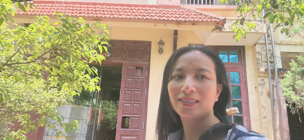 Bán nhà Bán đảo Linh Đàm - diện tích 250m2 4 tầng - Biệt thự siêu VIP - giá 73 tỷ