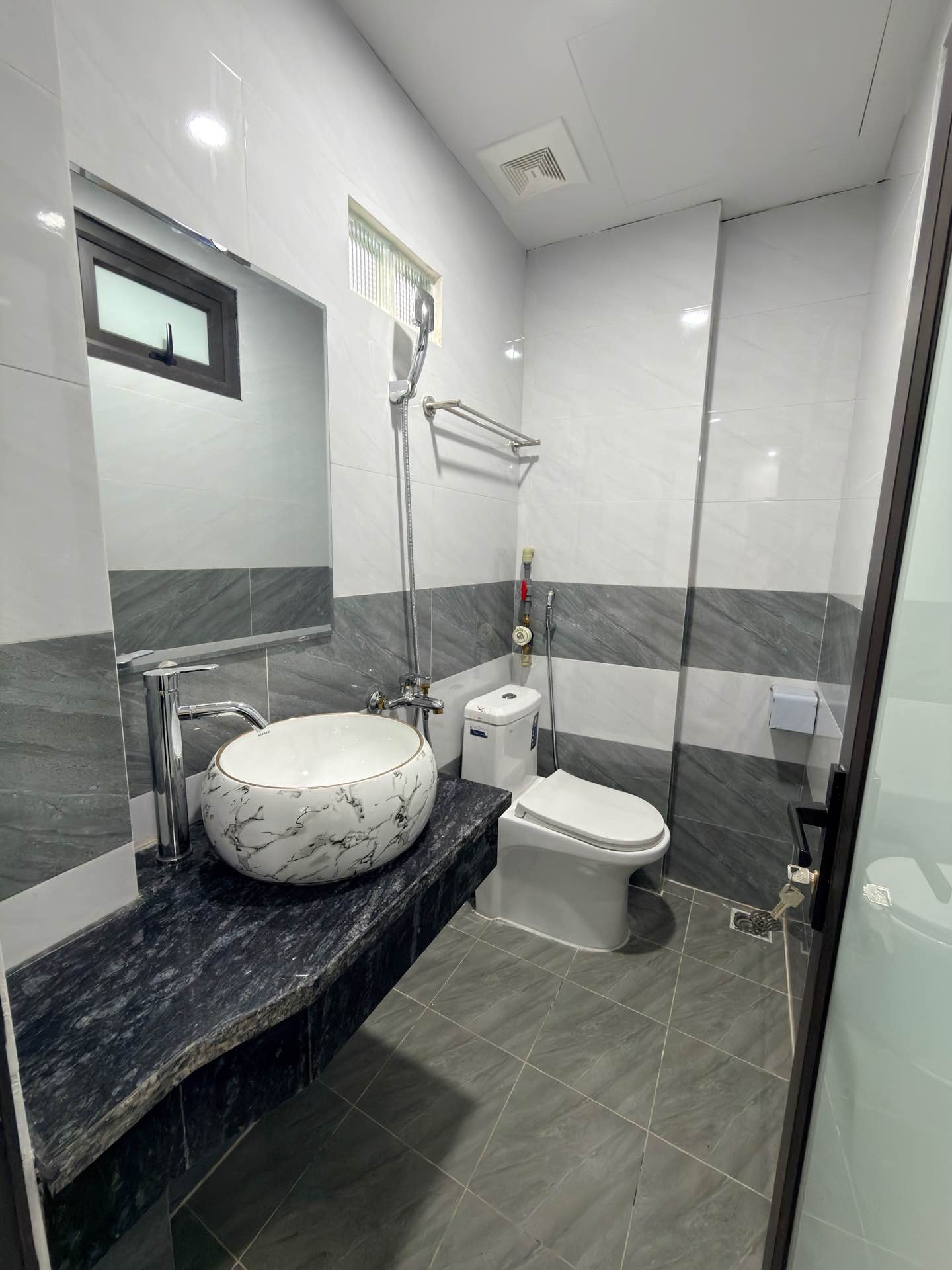 Bán nhà Lĩnh Nam - diện tích 53m2 6 tầng - Ô TÔ TRÁNH CHỈ 100m - giá 12,6 tỷ