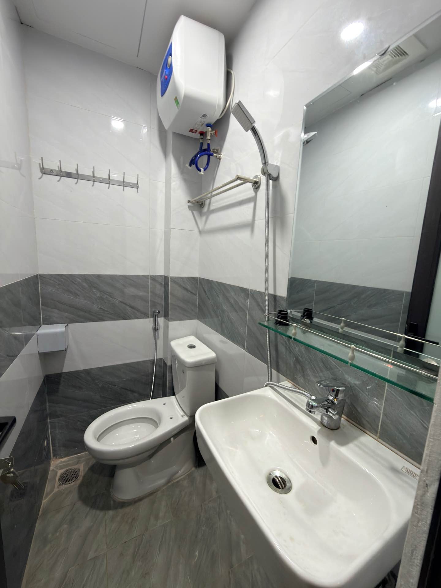 Bán nhà Lĩnh Nam - diện tích 53m2 6 tầng - Ô TÔ TRÁNH CHỈ 100m - giá 12,6 tỷ