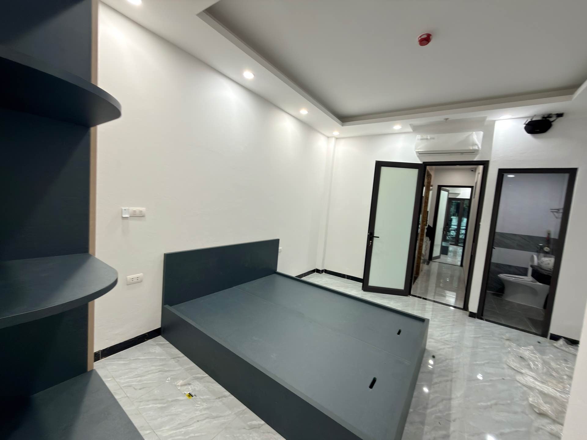 Bán nhà Lĩnh Nam - diện tích 53m2 6 tầng - Ô TÔ TRÁNH CHỈ 100m - giá 12,6 tỷ