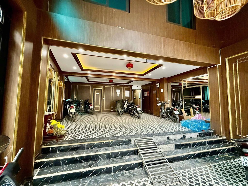 Bán nhà Trần Duy Hưng - diện tích 101m2 7 tầng - Khách sạn full nội thất đẳng cấp - giá 32 tỷ