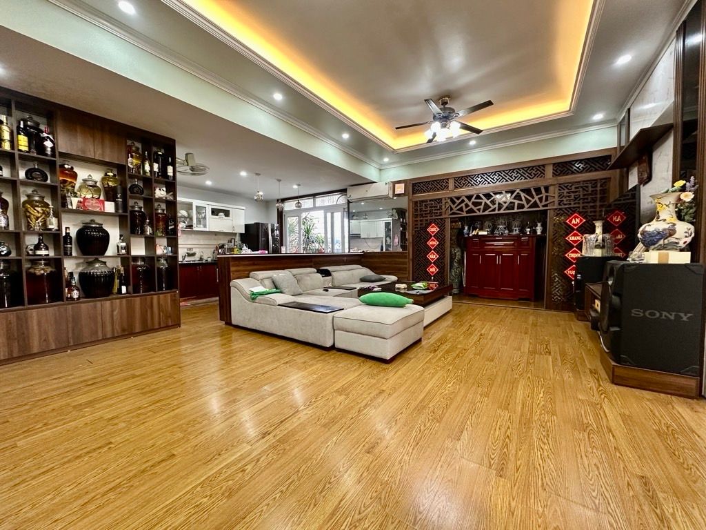 Bán nhà Nguyễn Đức Cảnh - diện tích 130m2 21 tầng - Căn lô góc 2 mặt thoáng - giá 8,5 tỷ