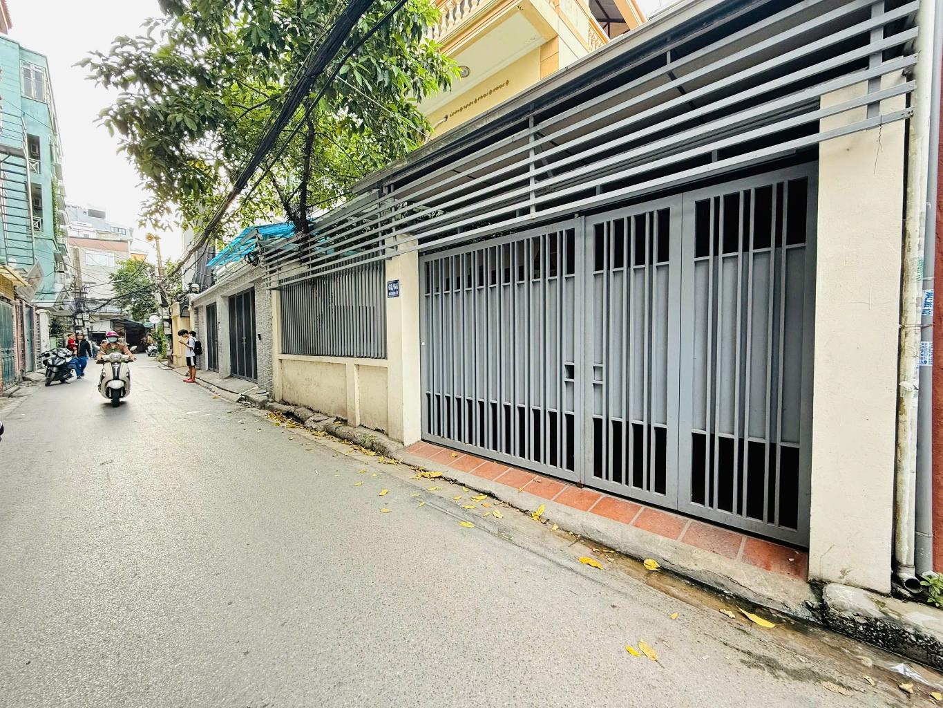 Bán nhà Hoàng Cầu - diện tích 124m2 3 tầng - ô tô tránh - giá 38,5 tỷ