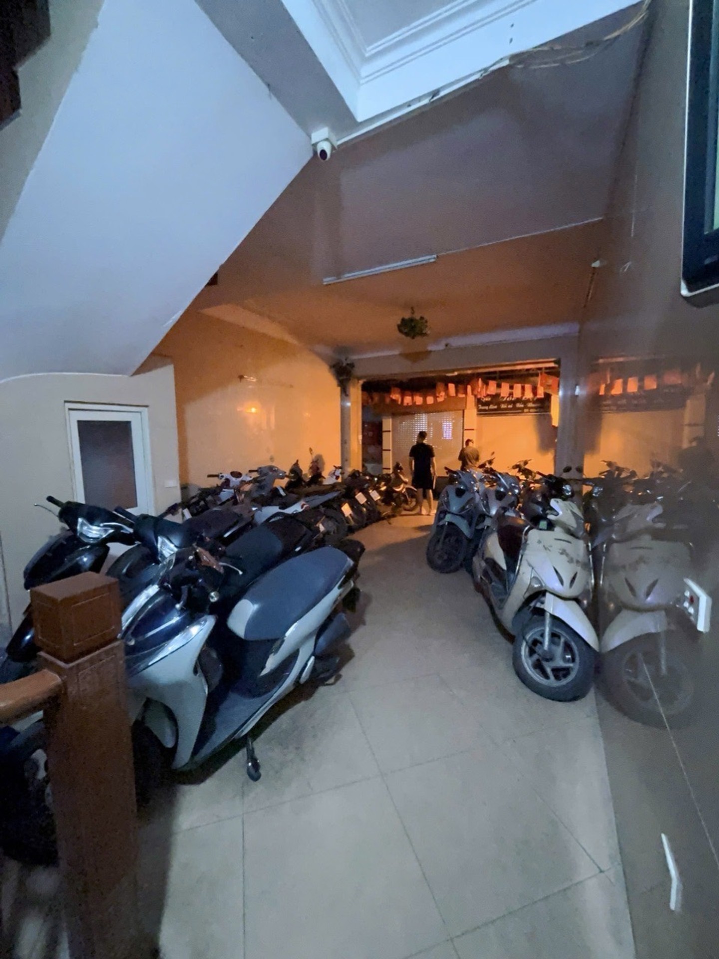 Bán nhà Hai Bà Trưng - diện tích 74m2 6 tầng - 2 mặt ngõ - giá 18,3 tỷ