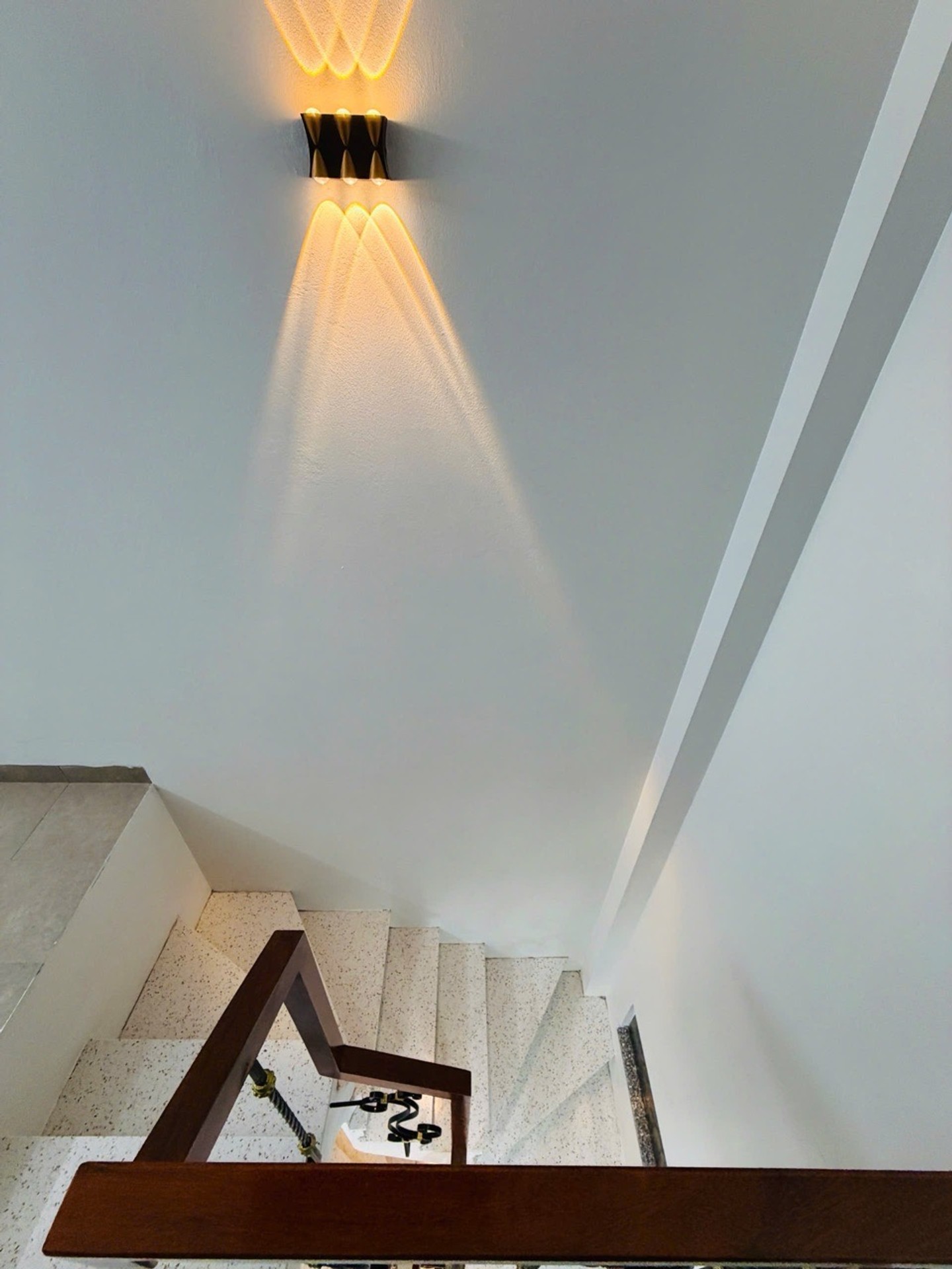Bán nhà Định Công Thượng - diện tích 33m2 5 tầng - 3 mặt thoáng - giá 8,98 tỷ