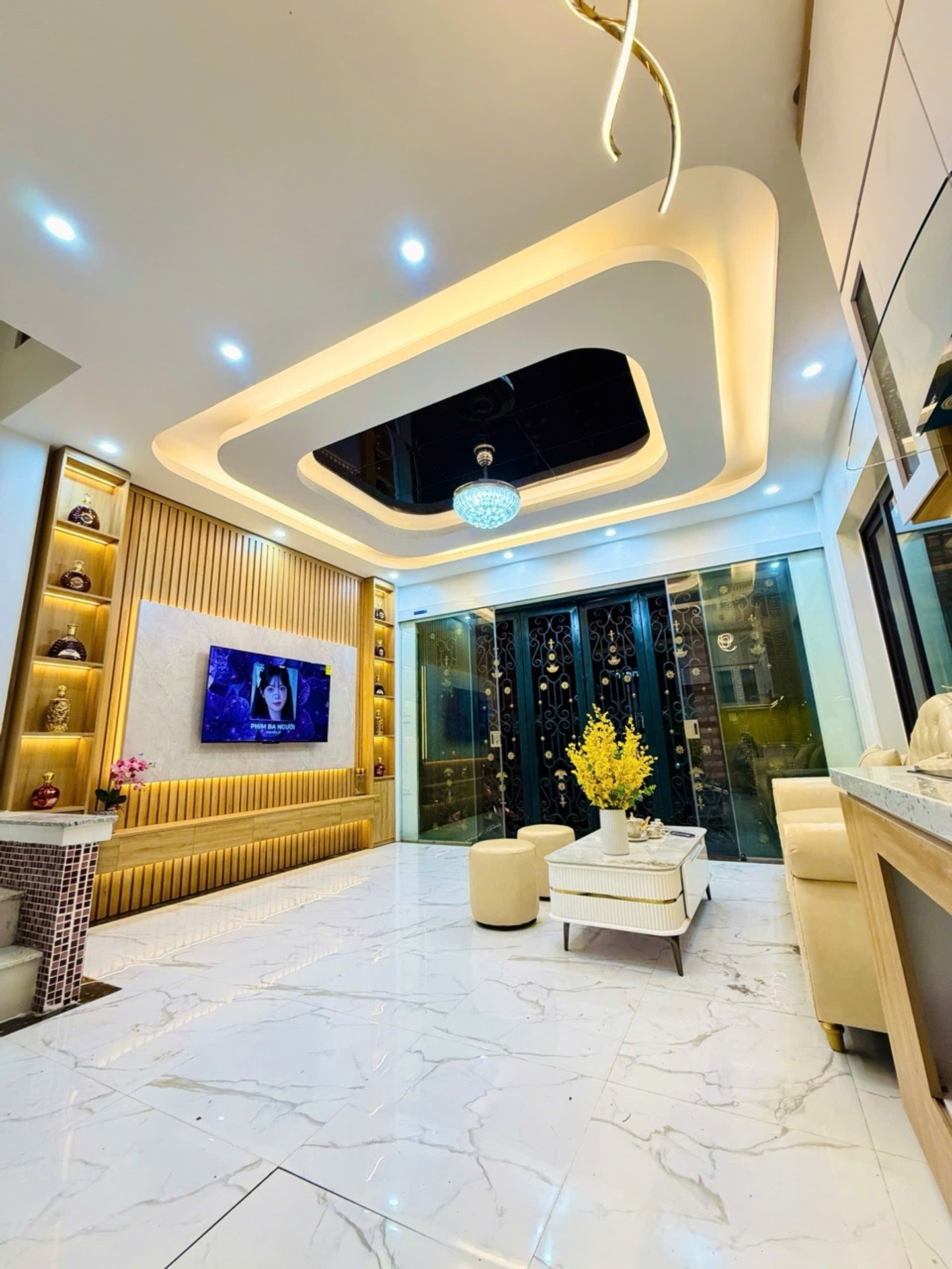 Bán nhà Định Công Thượng - diện tích 33m2 5 tầng - 3 mặt thoáng - giá 8,98 tỷ