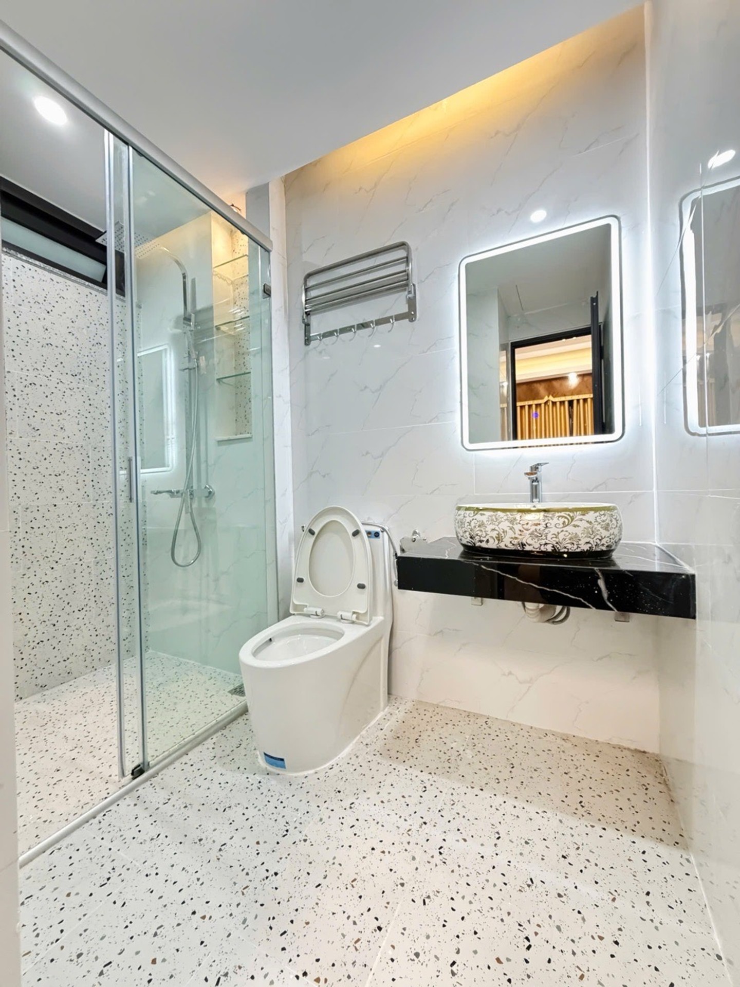 Bán nhà Định Công Thượng - diện tích 33m2 5 tầng - 3 mặt thoáng - giá 8,98 tỷ