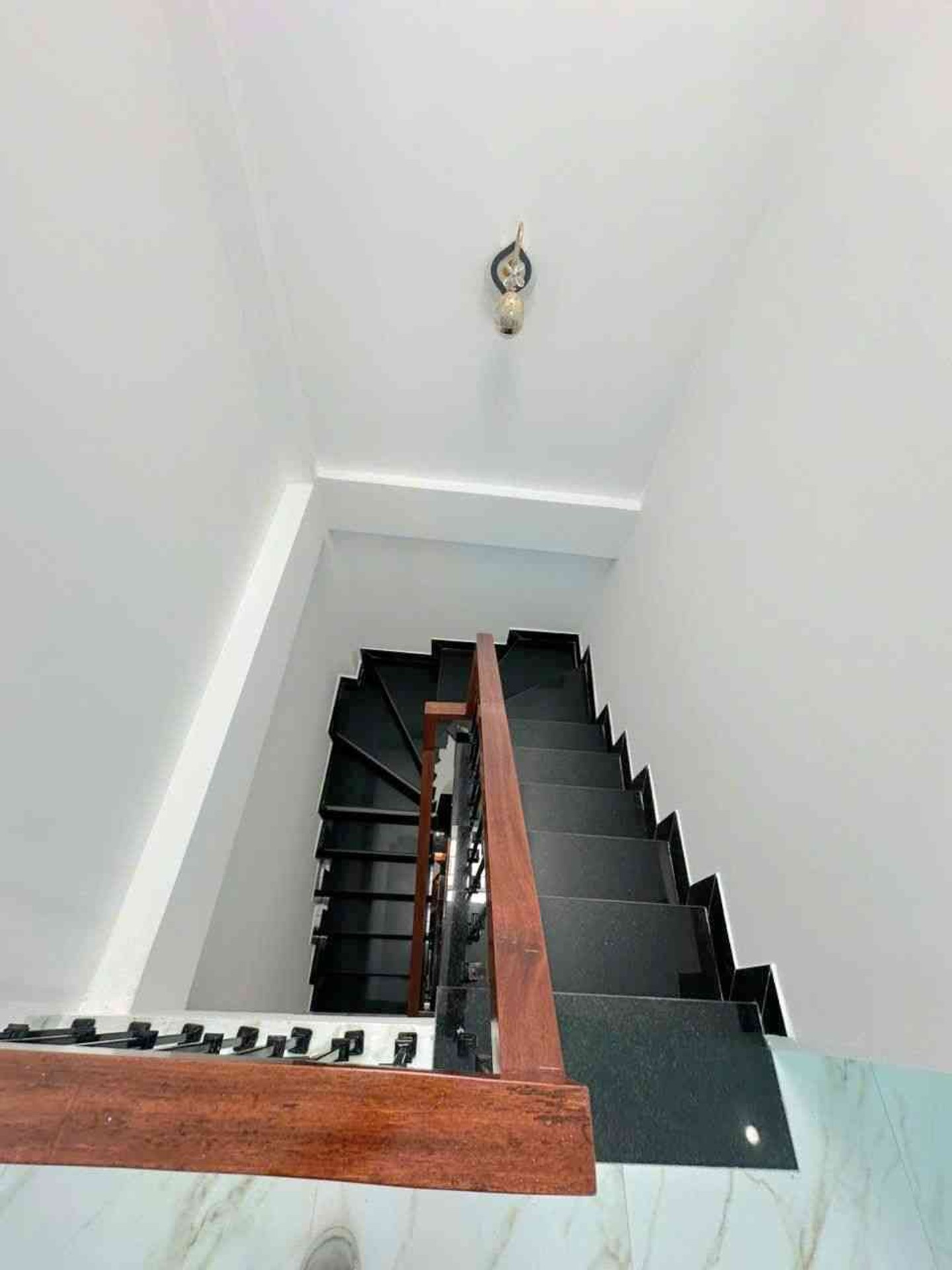 Bán nhà Nguyễn Chính - diện tích 46m2 7 tầng - Ô tô tránh - giá 17,6 tỷ