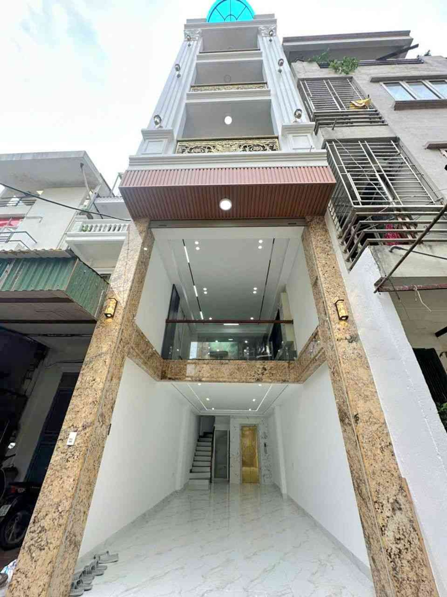 Bán nhà Nguyễn Chính - diện tích 46m2 7 tầng - Ô tô tránh - giá 17,6 tỷ