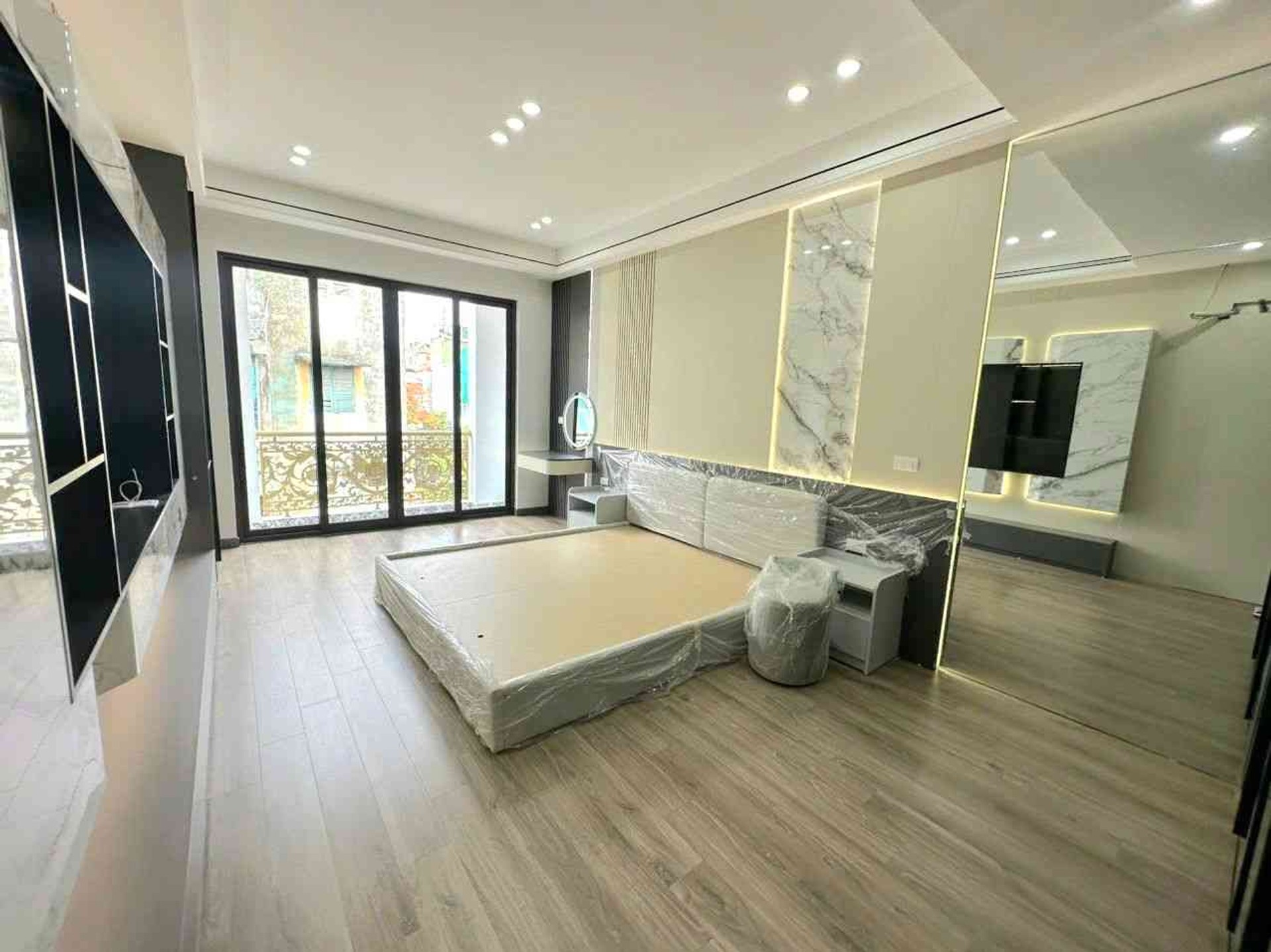 Bán nhà Nguyễn Chính - diện tích 46m2 7 tầng - Ô tô tránh - giá 17,6 tỷ