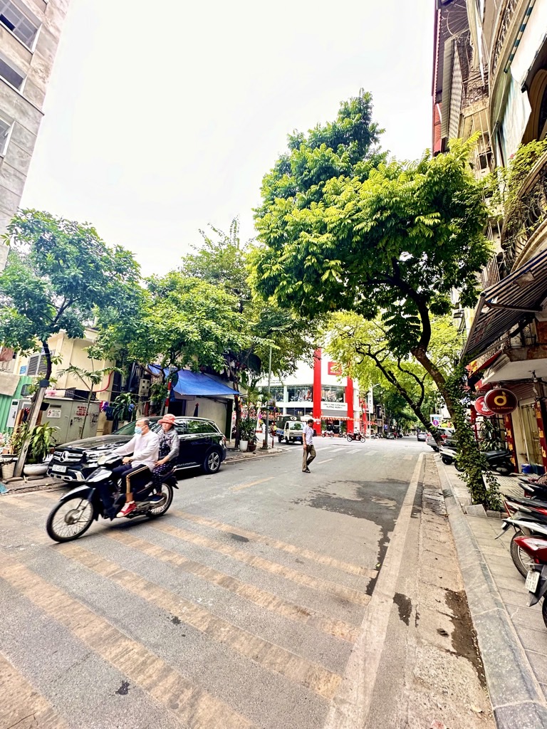 Bán nhà Nguyễn Bỉnh Khiêm - diện tích 13m2 4 tầng - Mặt phố vỉa hè kinh doanh - giá 14,2 tỷ