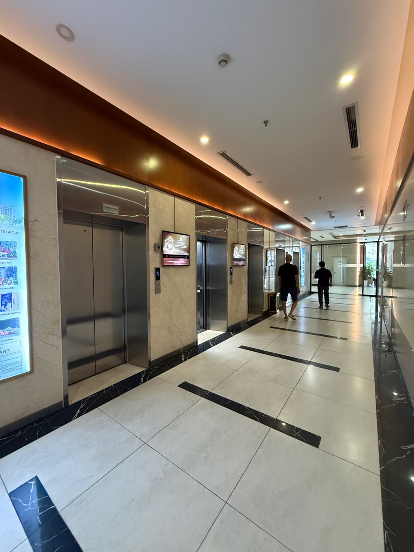 Bán nhà Hoàng Mai - diện tích 109m2 12 tầng - Căn góc - giá 11,5 tỷ