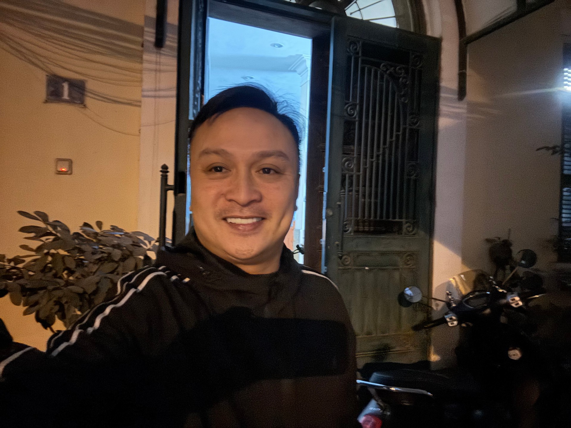 Bán nhà Cự Lộc - diện tích 100m2 4 tầng - Lô góc 2 mặt thoáng - giá 38 tỷ