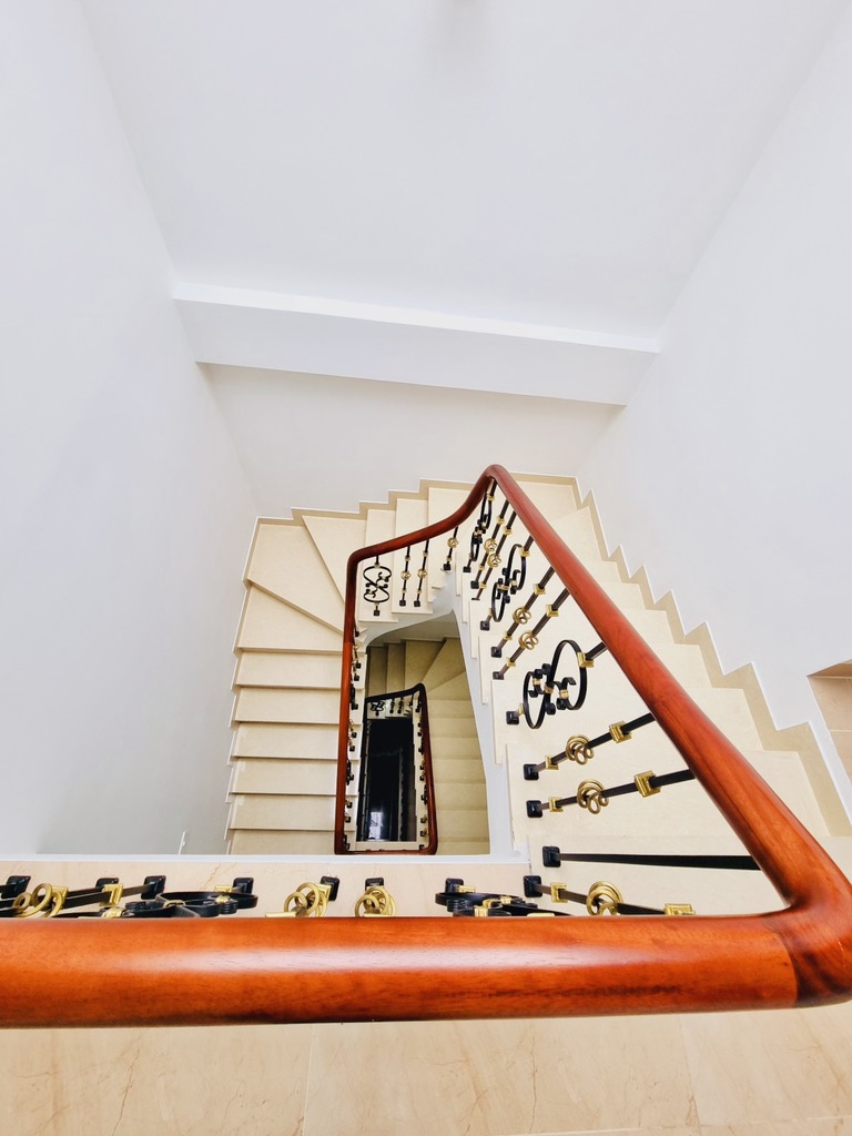 Bán nhà Nguyễn Xiển - diện tích 64m2 8 tầng - Thang máy - giá 35 tỷ