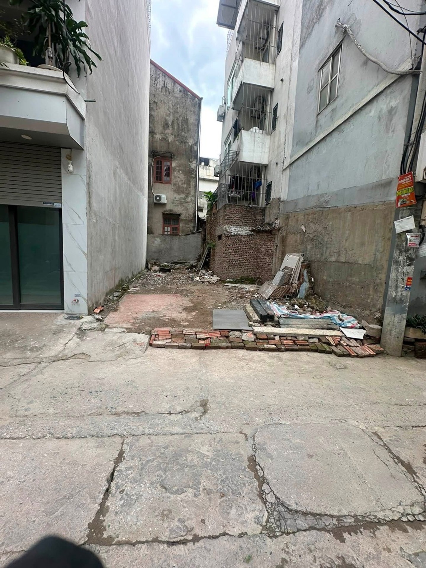Bán nhà Bằng Liệt - diện tích 46m2 1 tầng - Ngõ thông - ô tô - giá 10,5 tỷ